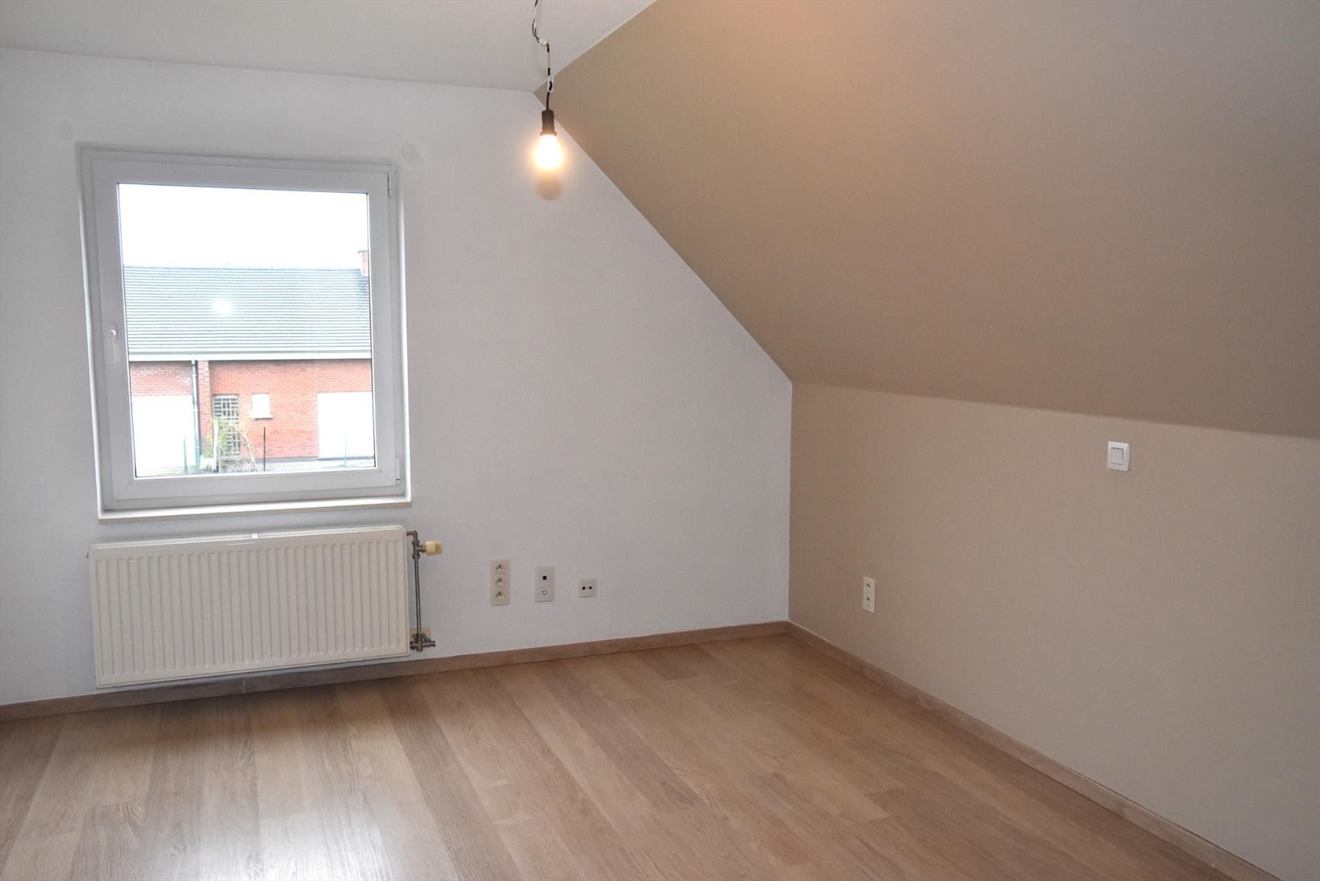 Heel mooie koppelwoning te huur in centrum Wevelgem! foto 10