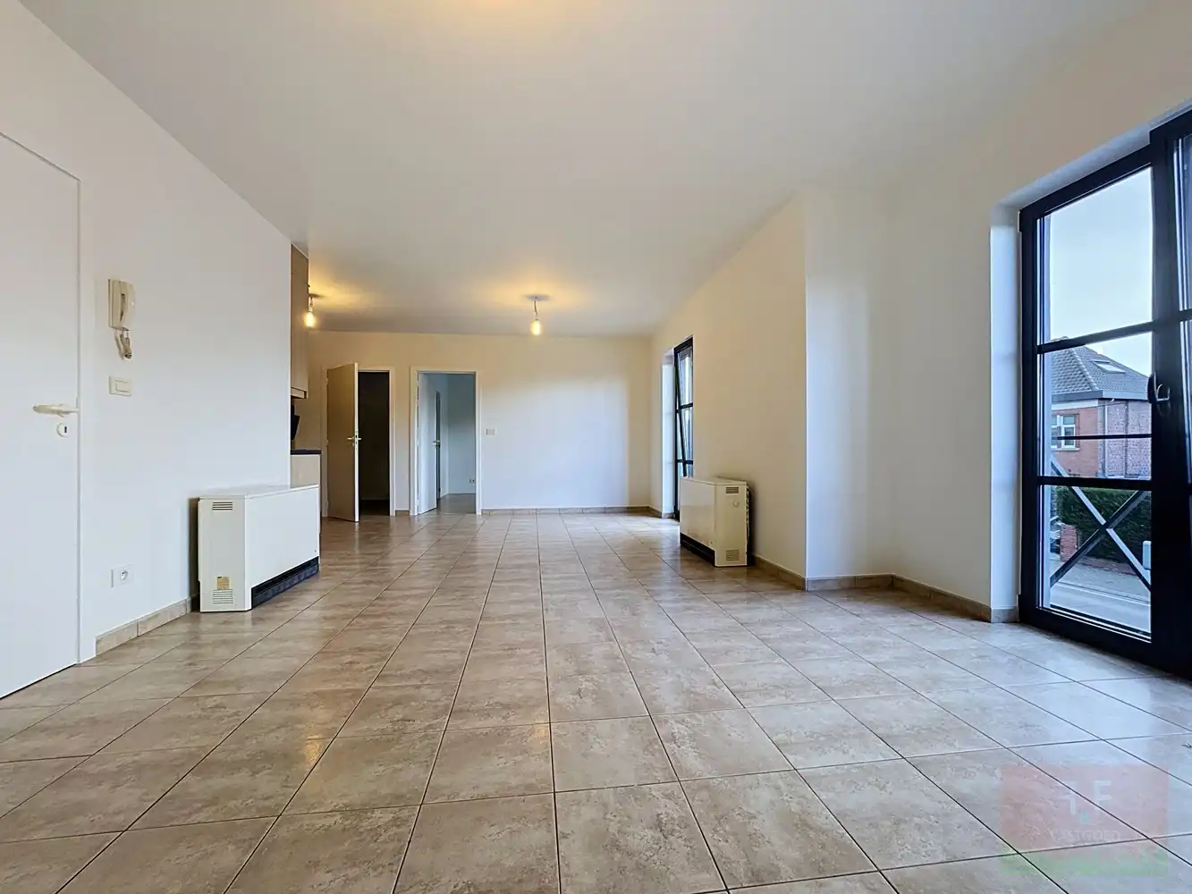 Lichtrijk, instapklaar appartement met privé-garage in het pittoreske Bavegem foto 3