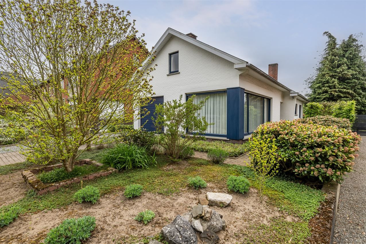 Hoofdfoto van de publicatie: Te renoveren woning met 4 slk. in het hart van Averbode
