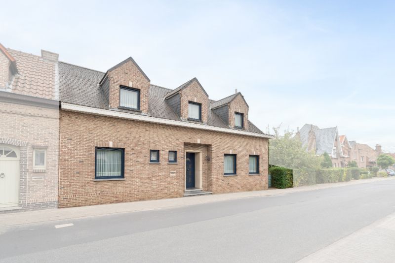 Ruime Instapklare woning 4 slaapkamers ! foto 2