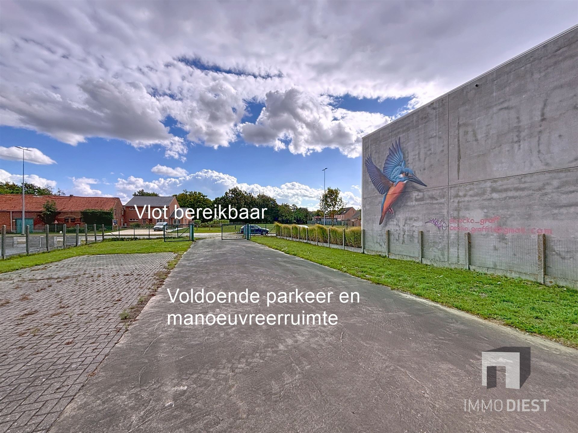 Magazijn met bureel en parking op toplocatie foto 4