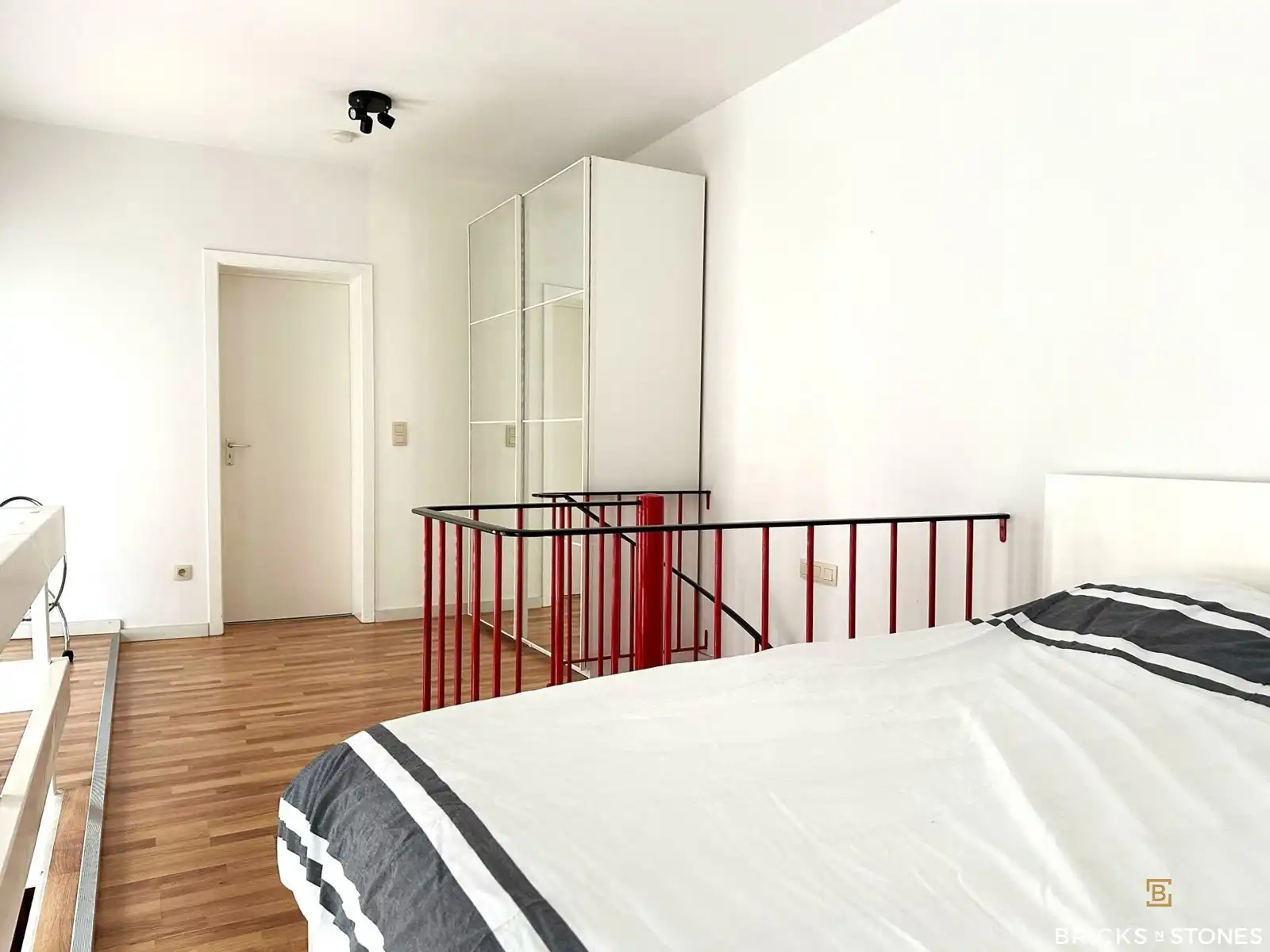 Gezellige bemeubelde duplex-studio in het historisch centrum van Antwerpen foto 5