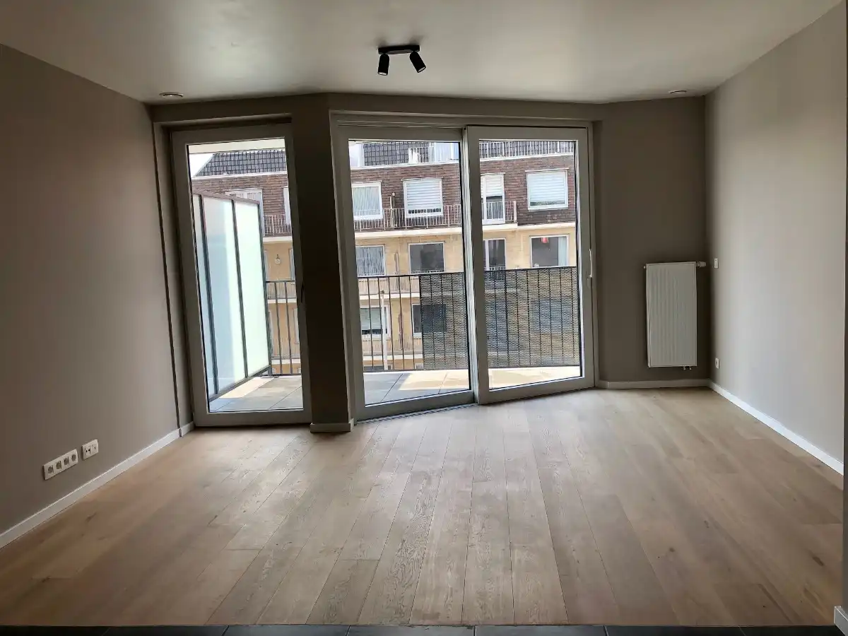 Modern 1 SLPK Appartement met terras en staanplaats foto 12