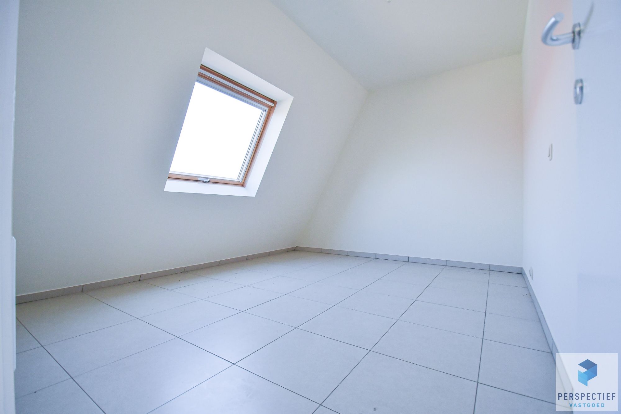 INSTAPKLAAR 2 slaapkamer appartement met terras incl. AUTOSTAANPLAATS en kelder foto 9