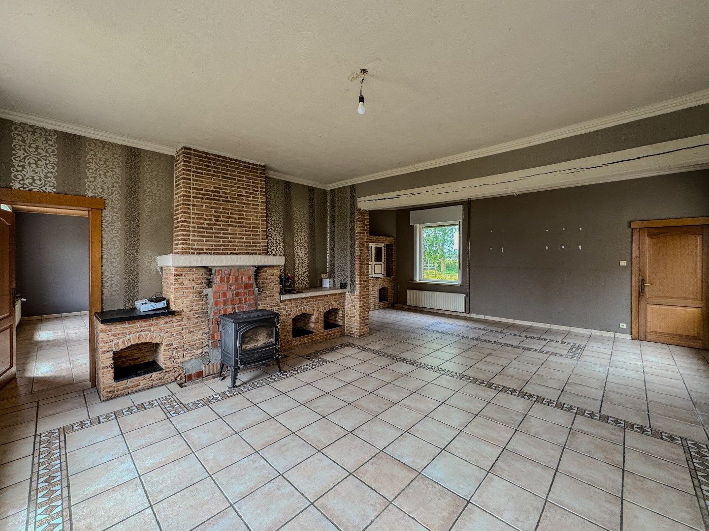 Landelijke woning met 3 slaapkamers, tuin, kotterijen en garage. foto 3