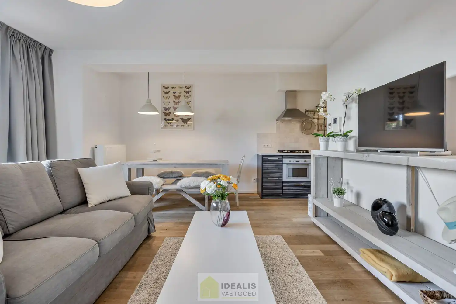 IDEALIS VASTGOED - HEERLIJK GELIJKVLOERS VAKANTIE-APPARTEMENT TE ZEEBRUGGE-BAD OP WANDELAFSTAND VAN HET STRAND EN DE DUINEN! EEN FIJNE PLEK BESTAANDE UIT EEN LICHTRIJKE LEEFRUIMTE MET OPEN KEUKEN EN BERGING, 1 RUIME SLAAPKAMER, 1 INPANDIGE KINDERKAMER, EEN EXTRA RUIM TERRAS EN EEN GOED TOEGANKELIJKE ONDERGRONDSE PARKEERPLAATS (AUTOLIFT) EN KELDERBERGING! foto 8