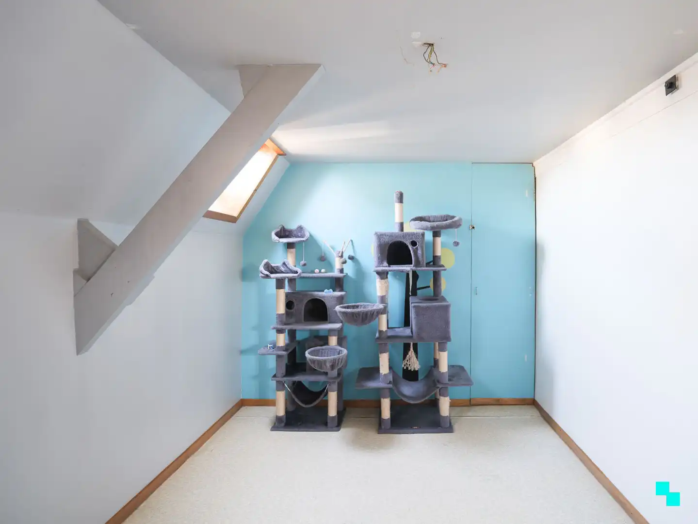 Renovatieproject met uitgestrekte tuin in groene omgeving foto 12