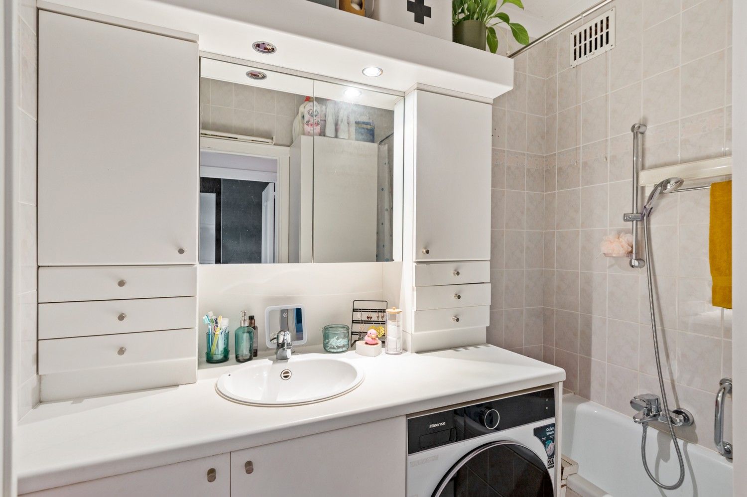 Appartement met 2 slaapkamers en kelderberging op de 3de verdieping in het centrum van Deurne! foto 11