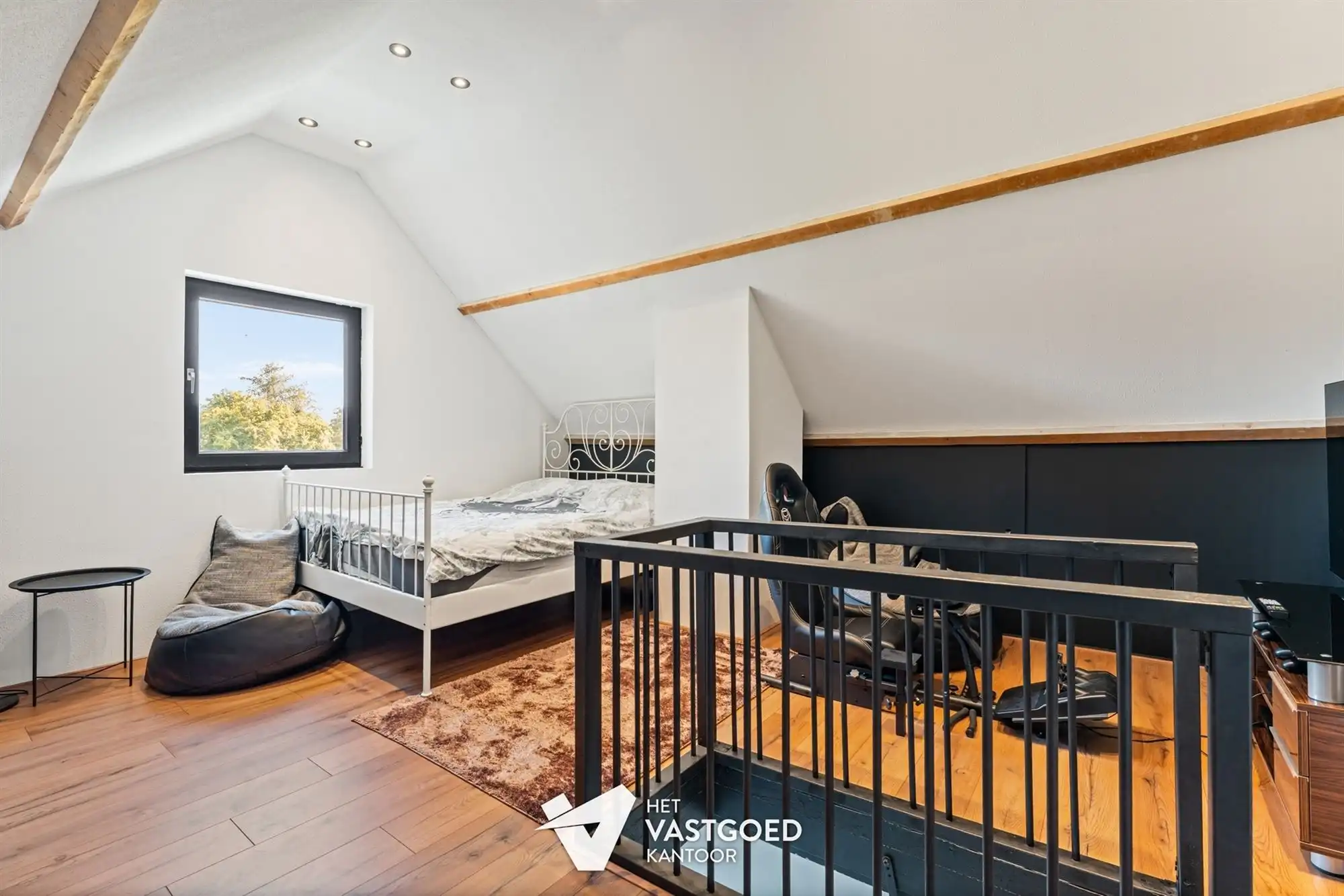 ZEER RUIME, GERENOVEERDE WONING OP TOP-LIGGING! foto 27