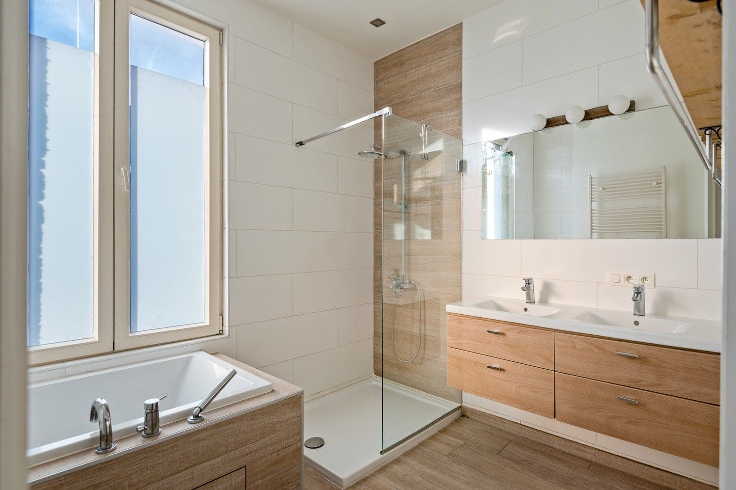 Instapklare woning met 2 slaapkamers en tuin te Lier! foto 11