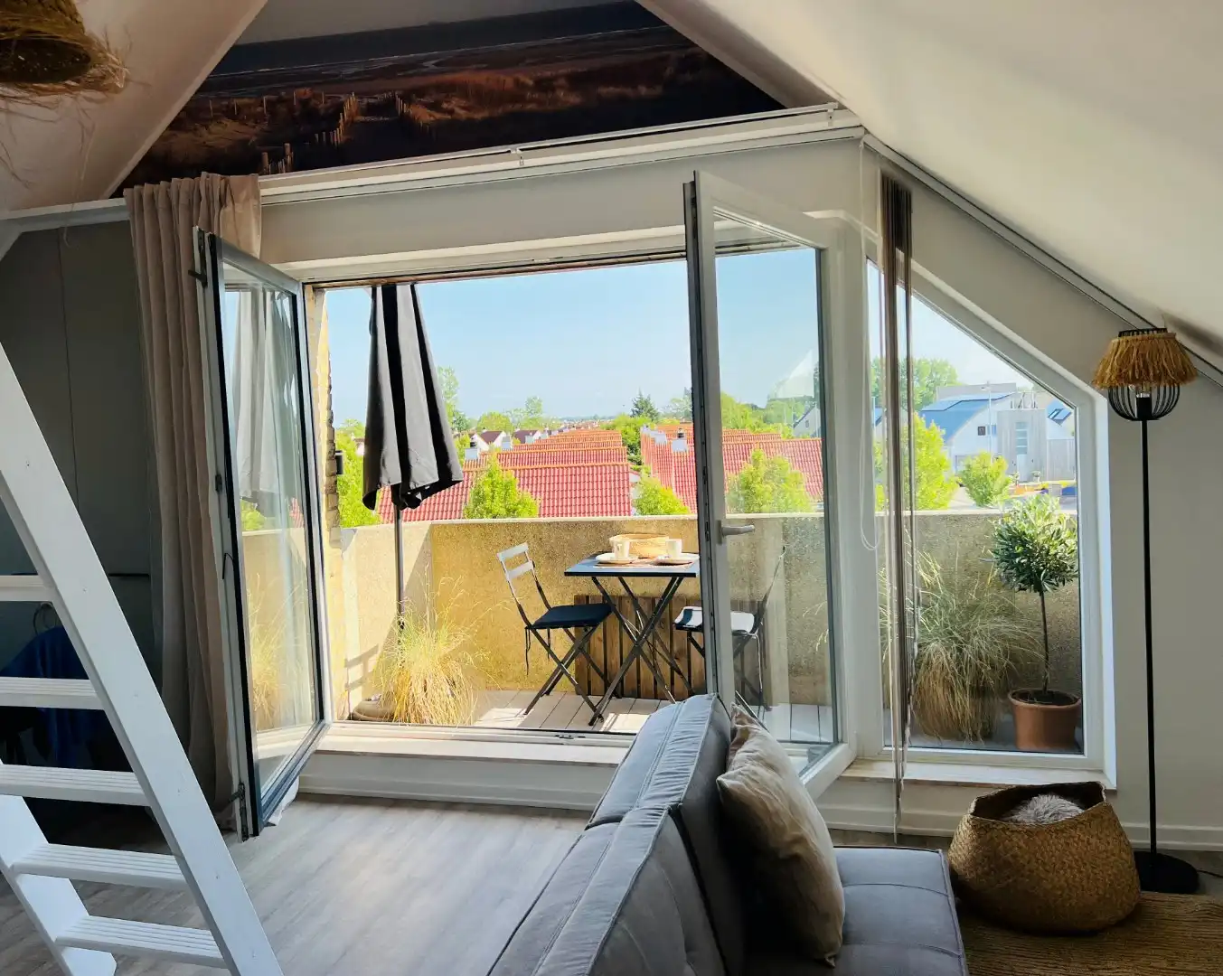 Gezellige gemeubelde studio met zuidgericht terras te huur in De Haan foto 5