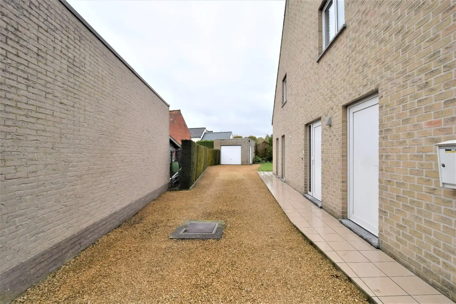 Hoekwoning met drie slaapkamers, tuin en garage foto 12