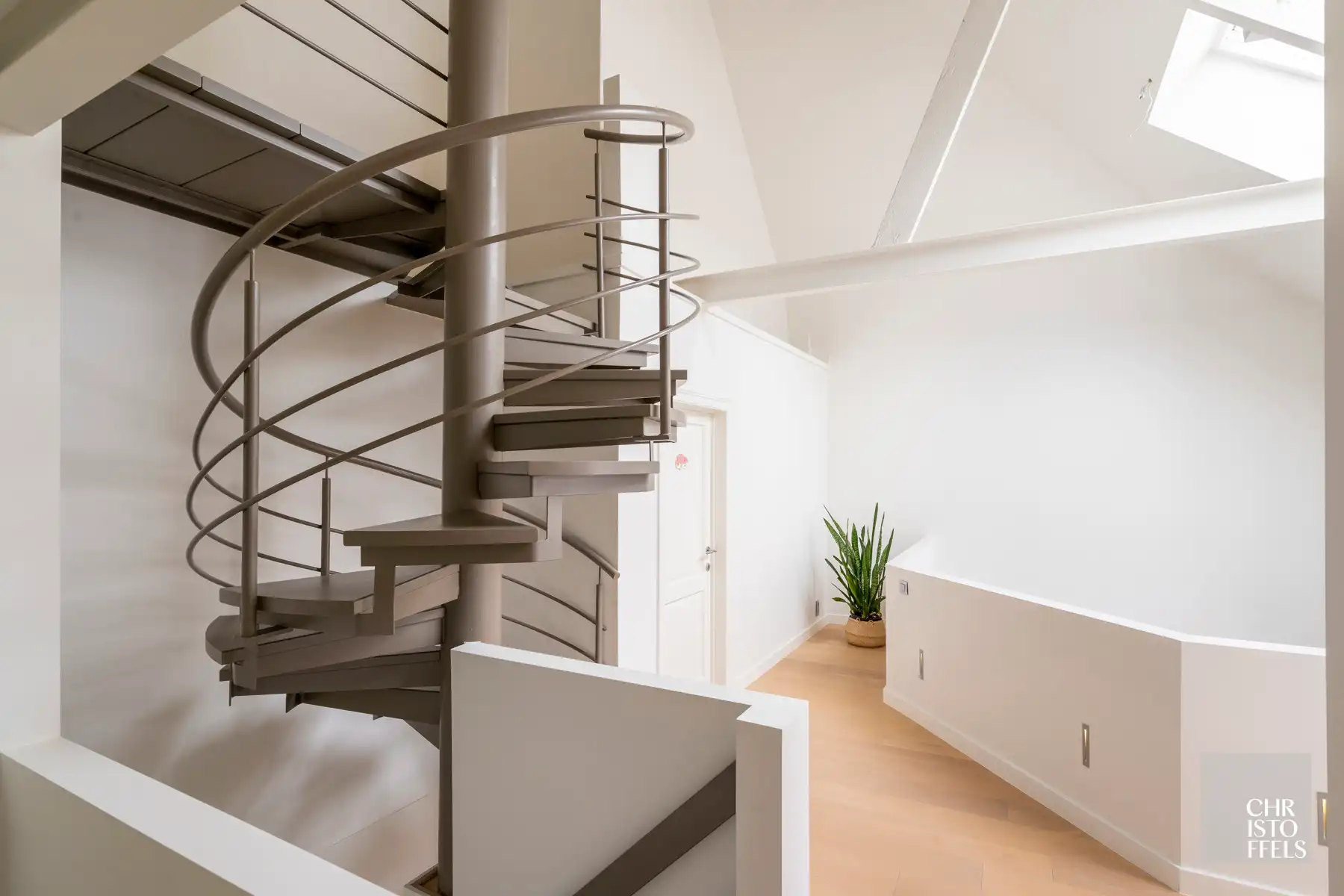 IN OPTIE - Totaal gerenoveerde villa (362 m²) met poolhouse (239 m²) in Opoeteren foto 26