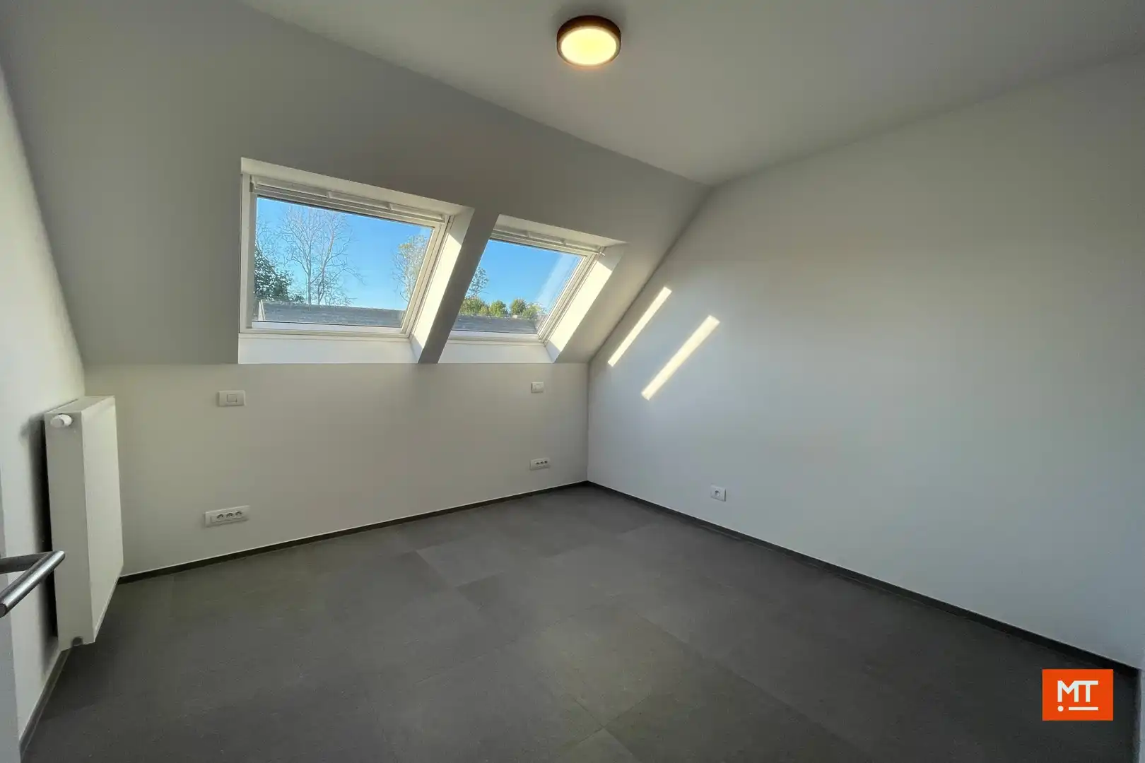 Duplex-appartement met 2 slaapkamers en ruim terras te Beselare foto 9