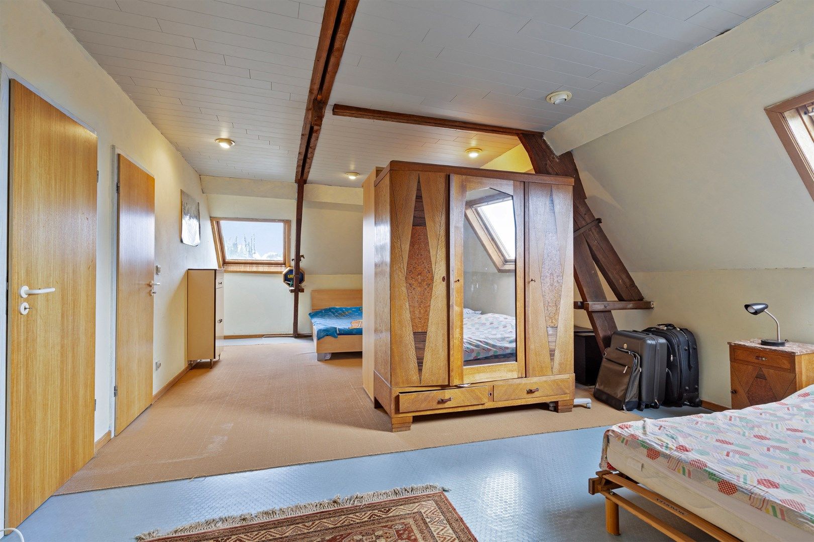 Grote eigendom met 5 kamers, garage en grote tuin! foto 11