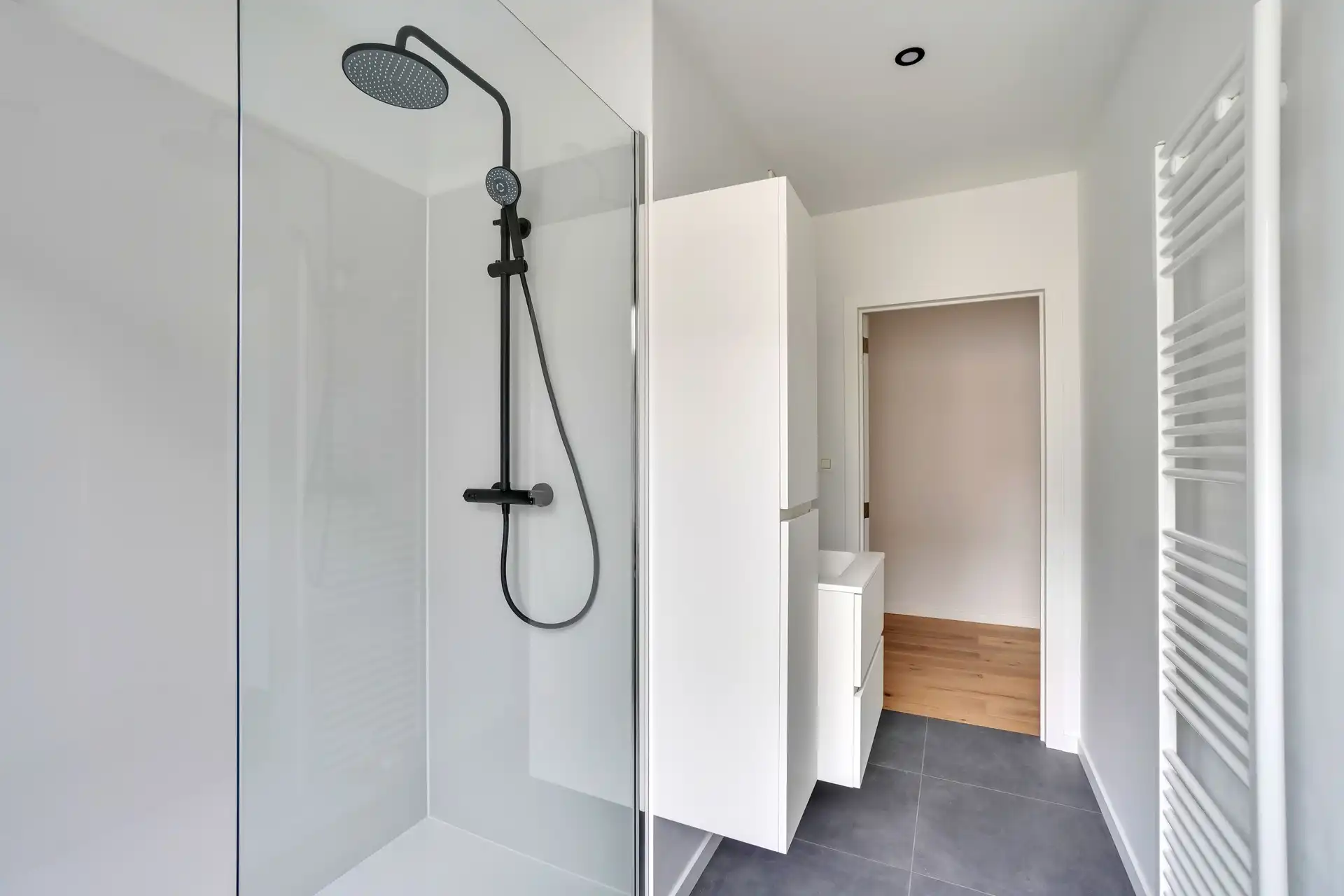 Stijlvol gerenoveerd 2 slaapkamer app. in het centrum Hasselt foto 17