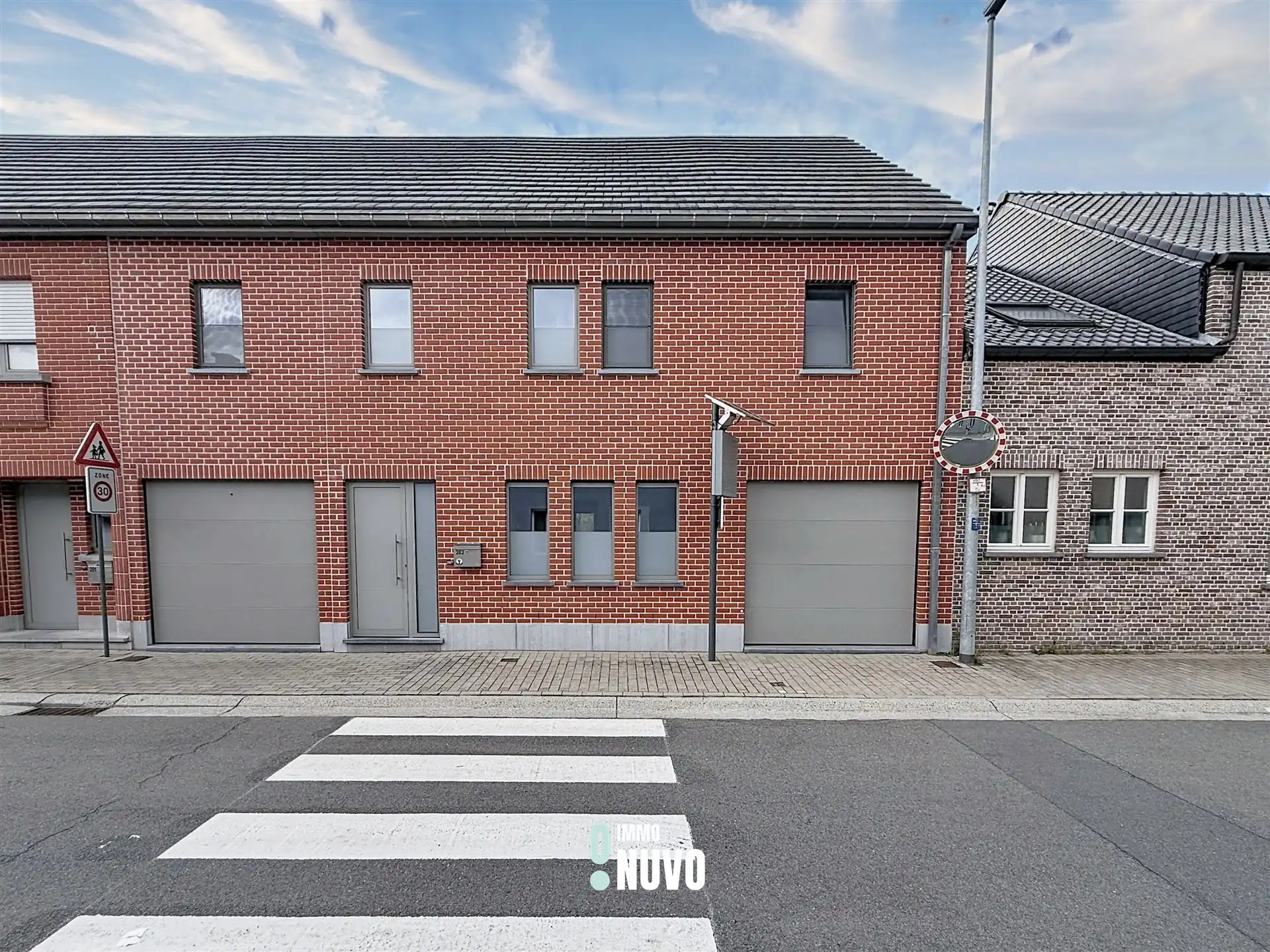 Gezinswoning met 3 slaapkamers, bureau, tuin en garage foto 17