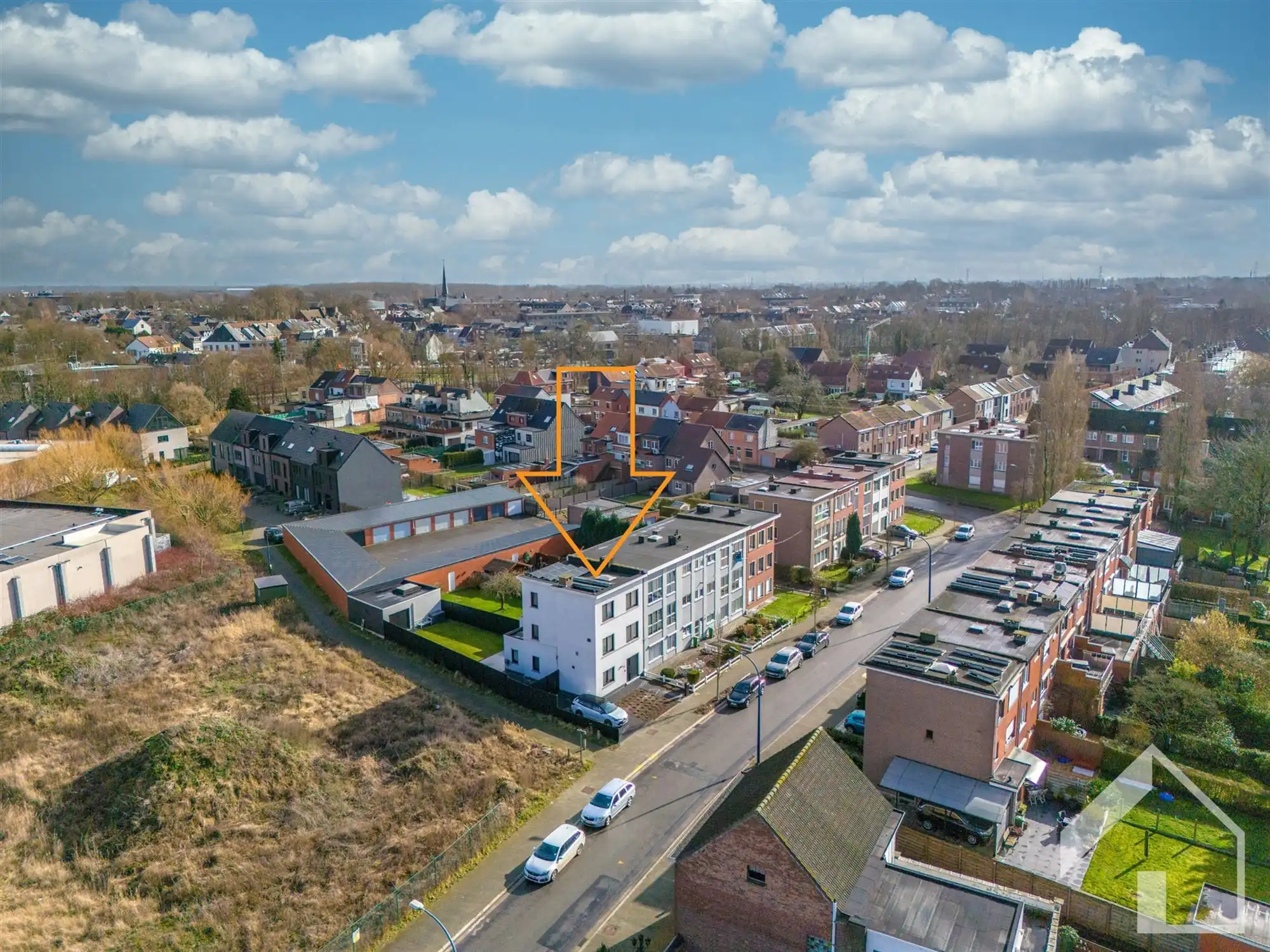 TOTAAL gerenoveerde halfopen bebouwing foto 21