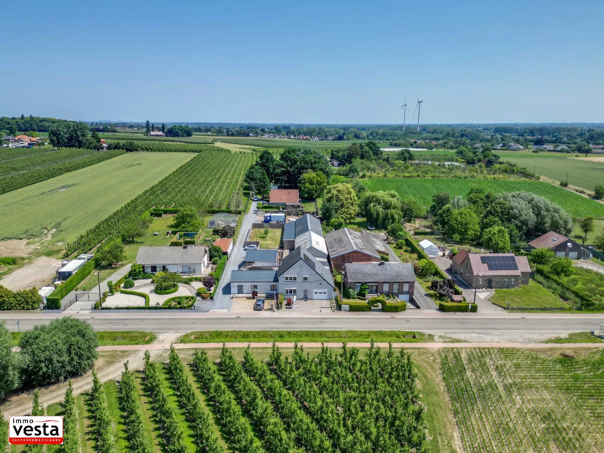 Ruime , landelijk gelegen woning met loods foto 31