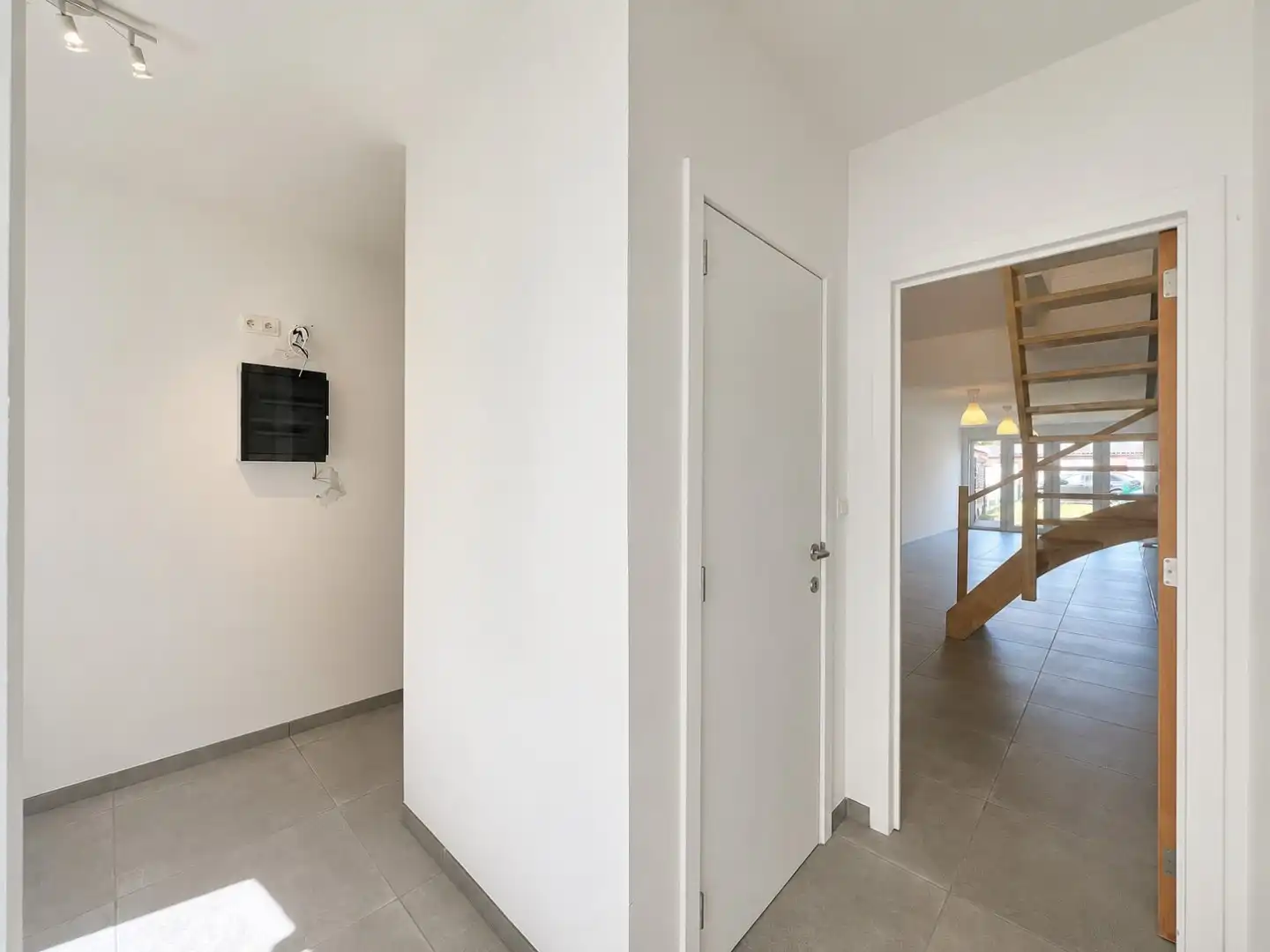 Gerenoveerde woning met 3 slaapkamers, tuin en garage foto 5