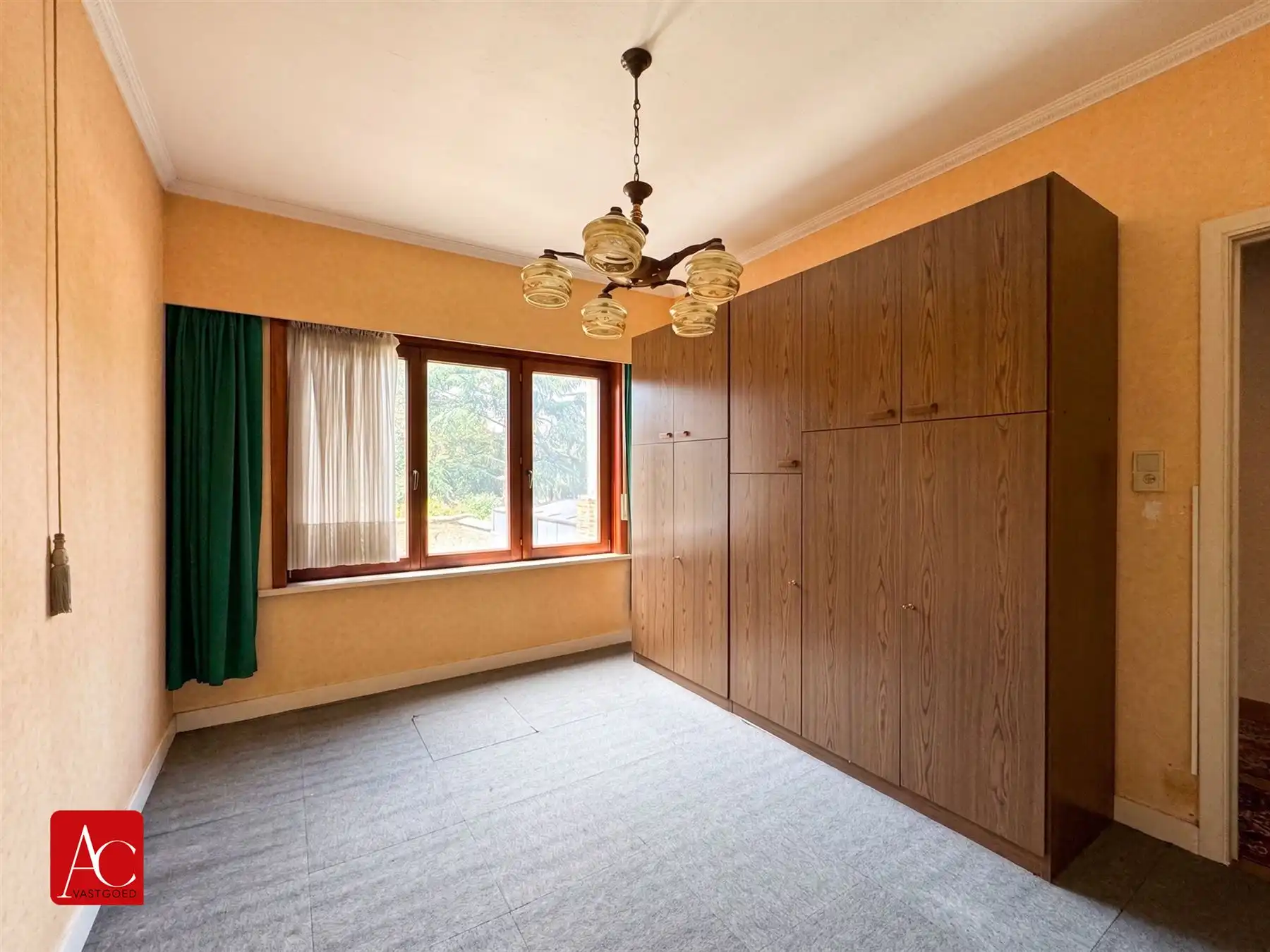 Goed gelegen woning met tuin ter renovatie foto 14