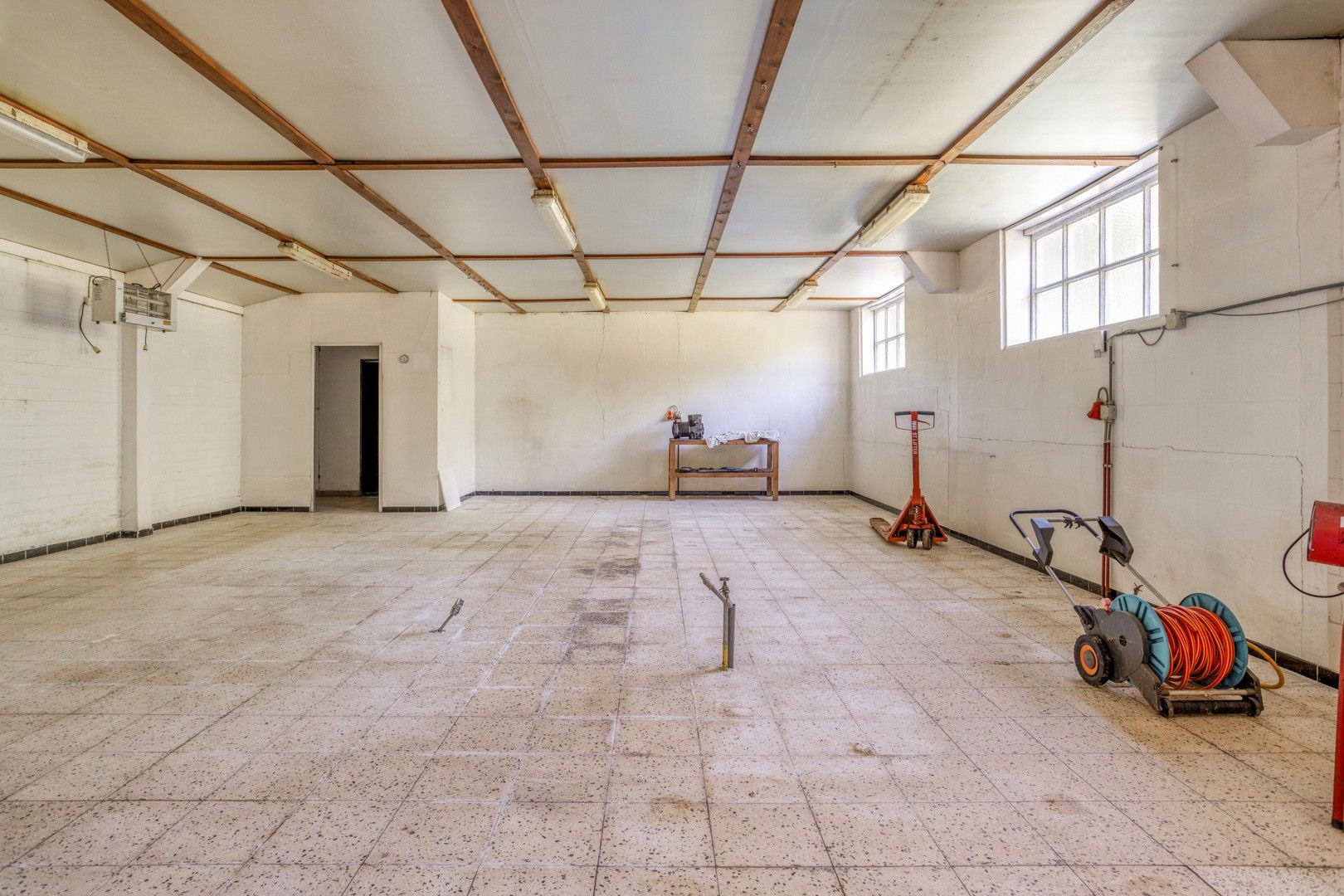 Instapklare Woning met Vergunde Loods en Kantoorruimte! foto 22