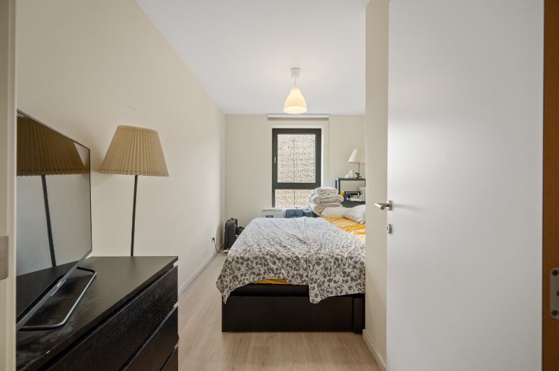 Groot 2-slaapkamer appartement met overdekte staanplaats foto 7