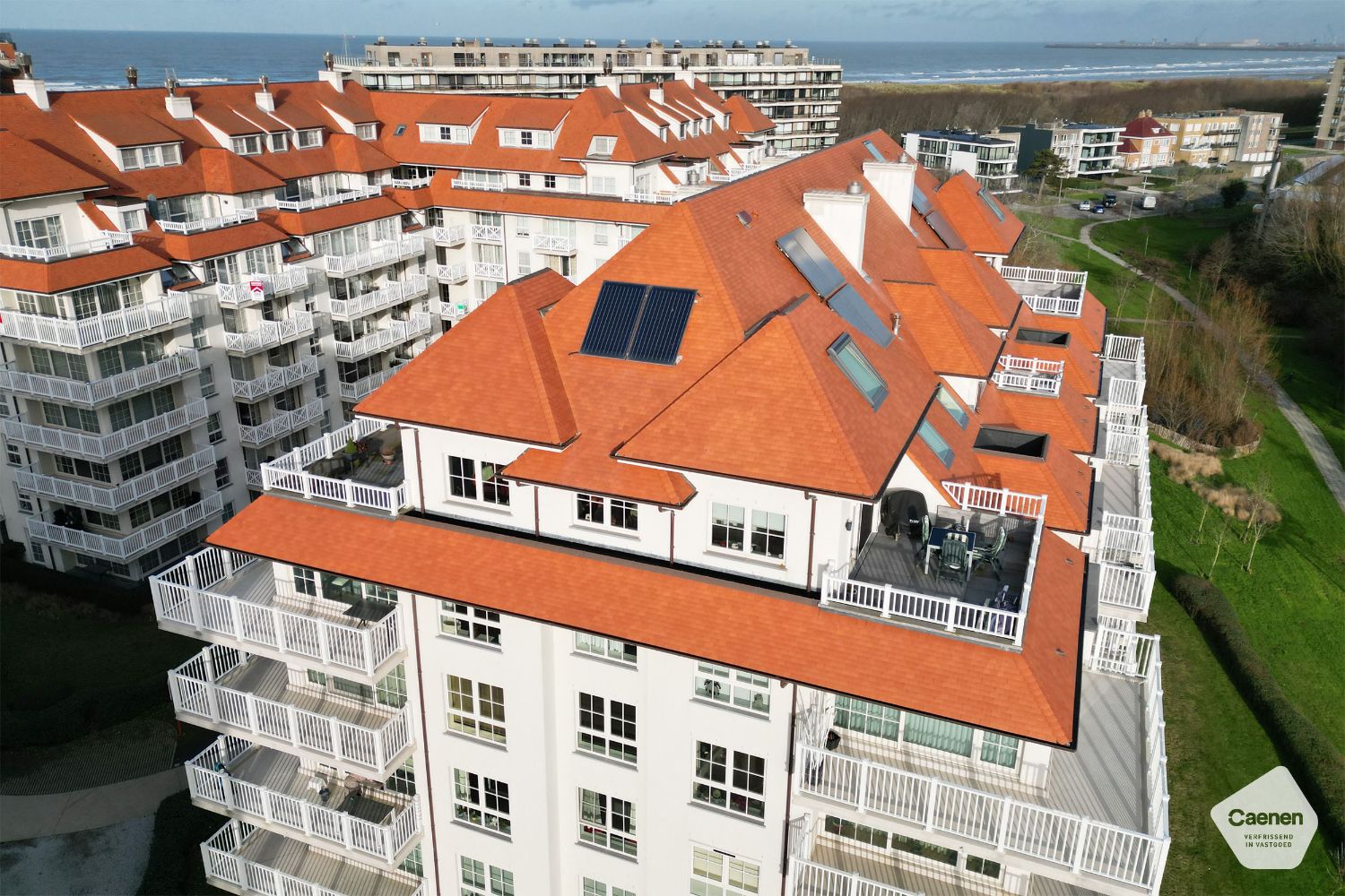 Hoog kwalitatief afgewerkt dakappartement met prachtig zicht nabij het strand foto 44