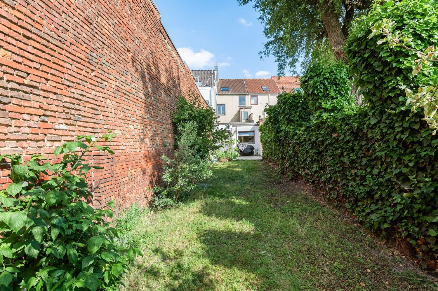 Woning met 3 slaapkamers, tuin en kelder te koop in Merksem! foto 8