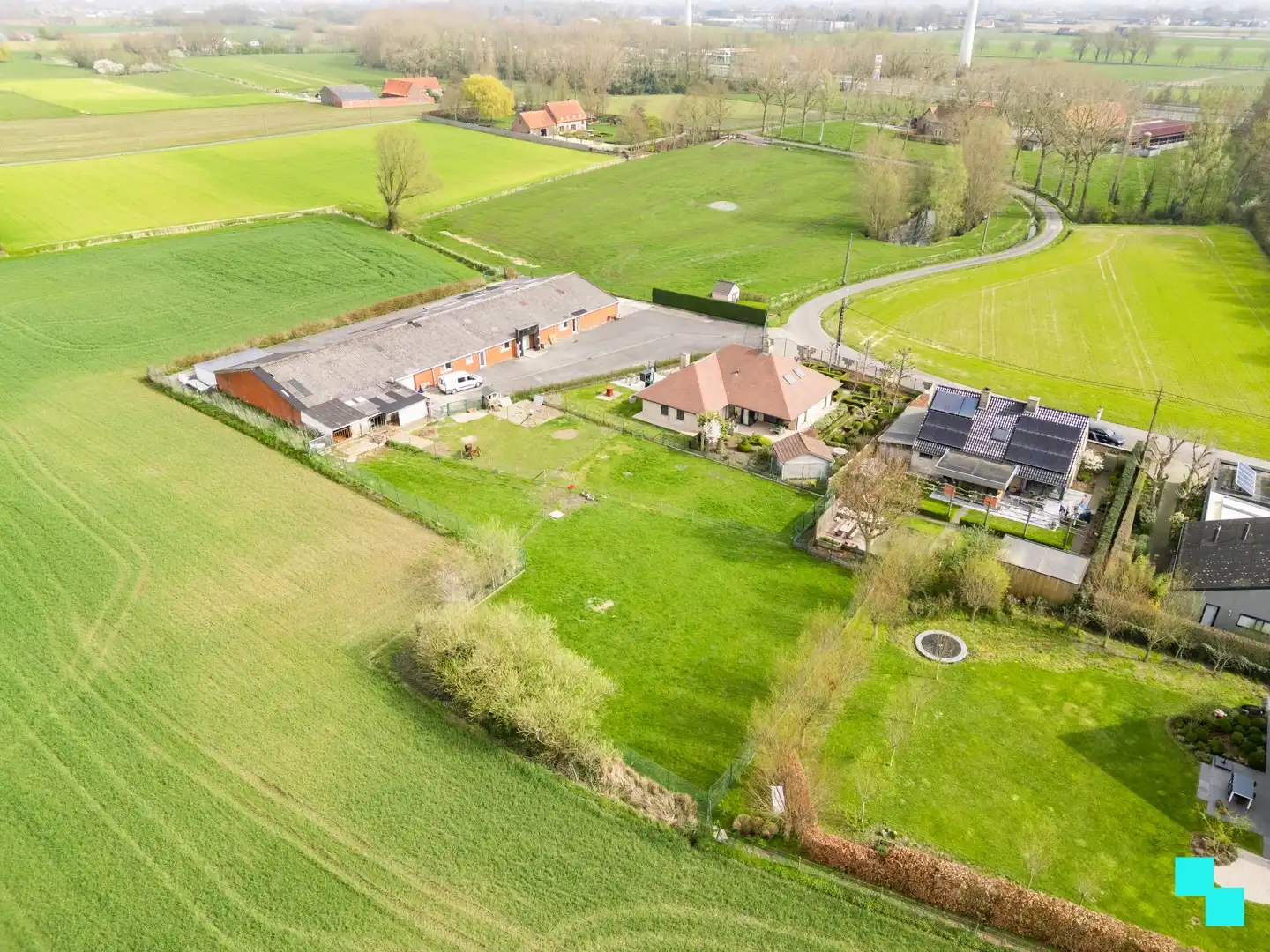 Ruime woning met loods in groene omgeving - Oekene foto 30