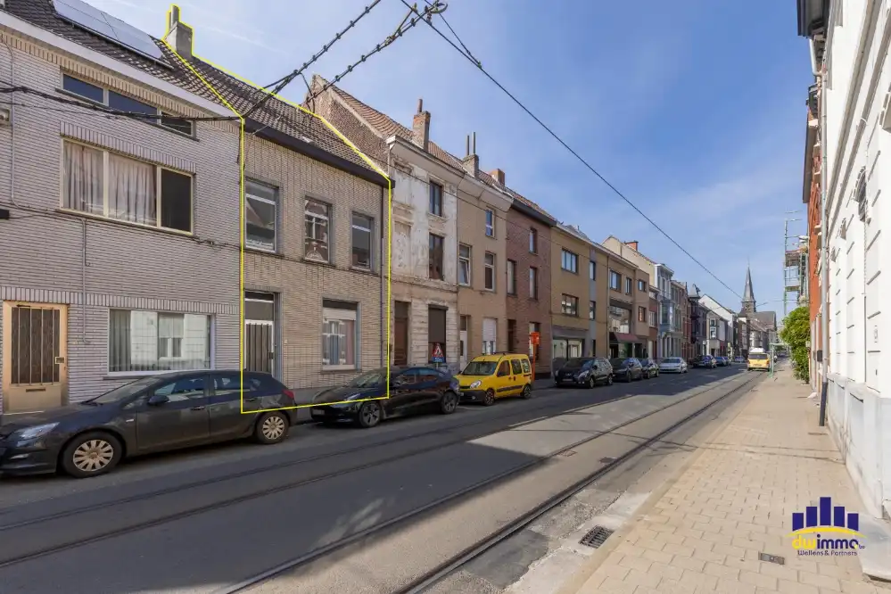 Te koop – Te renoveren rijwoning met tuin in hartje Ledeberg foto 3