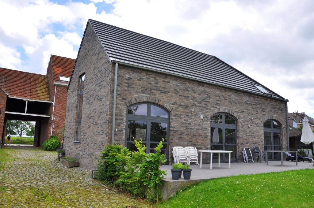 Volledig gerenoveerde en smaakvol ingerichte hoeve met uitzicht op de Pajotse velden foto 2