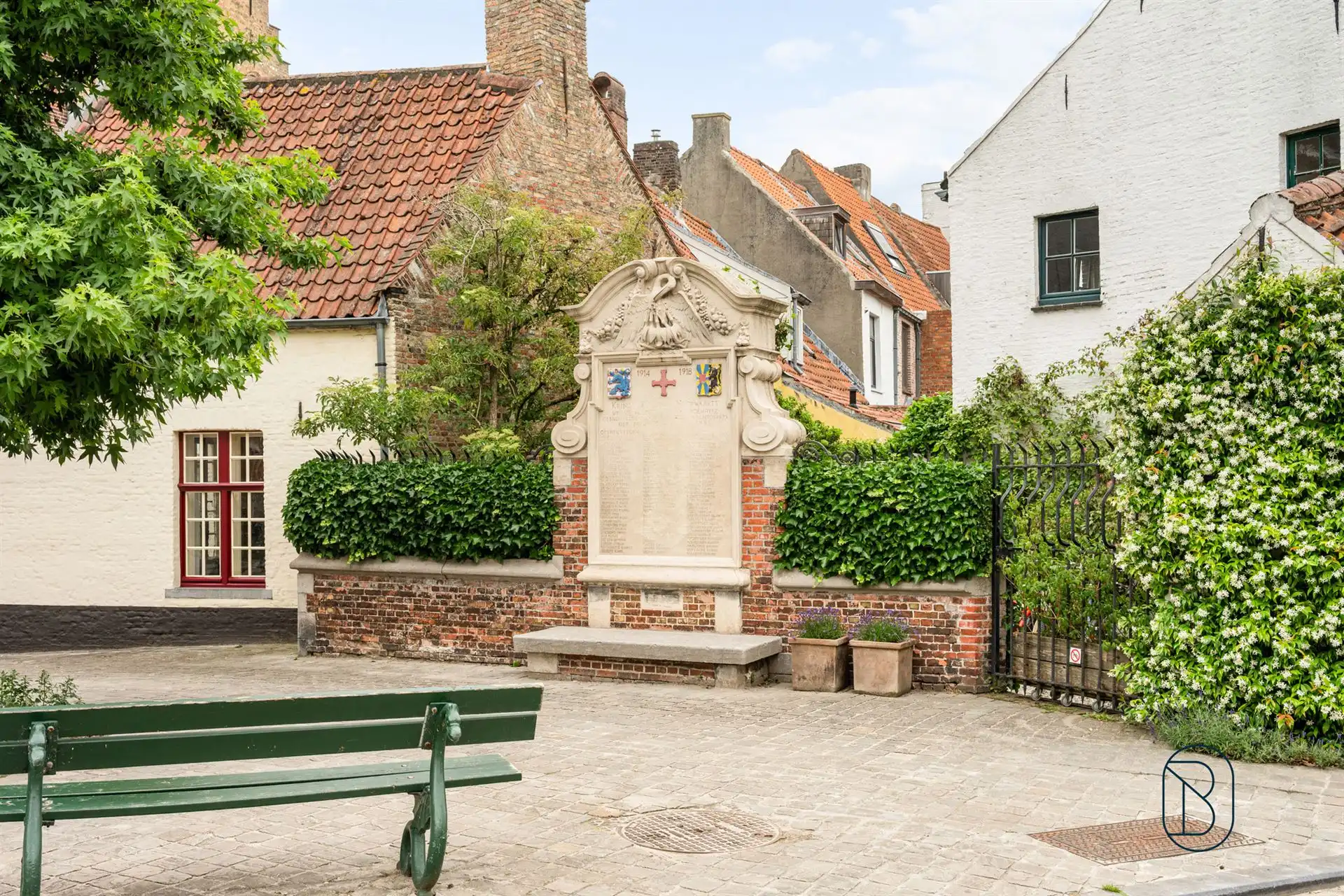 Charmant gerenoveerde stadswoning met 3 slk en stadstuin! foto {{pictureIndex}}