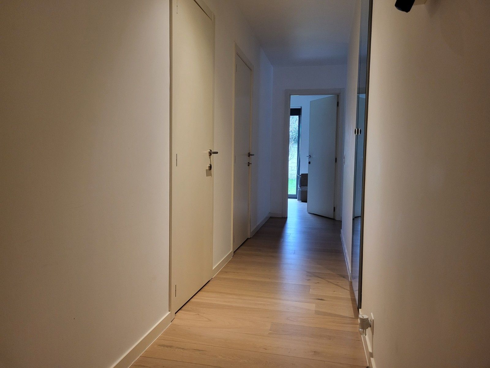 Prachtig afgewerkt gelijkvloersappartement foto 2