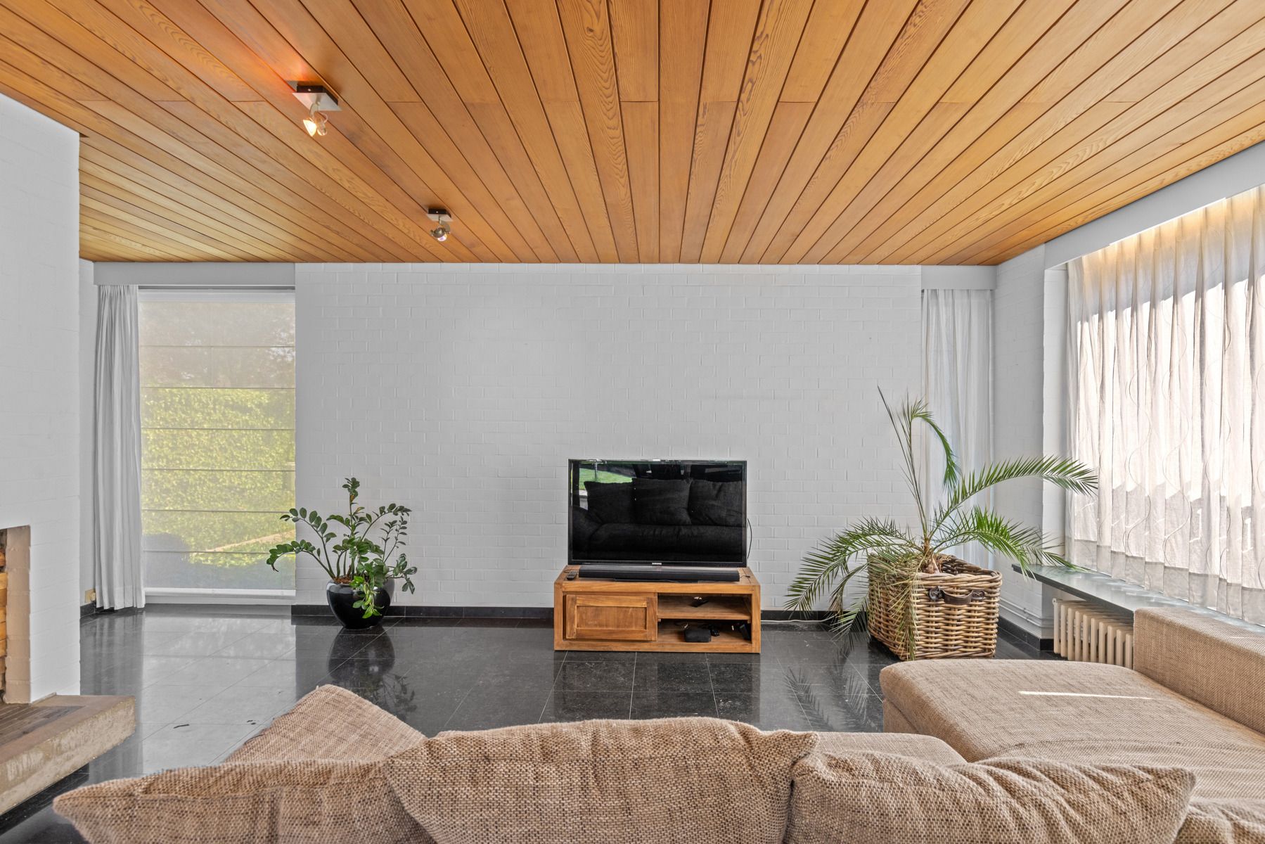 Ruime woning met nieuwe keuken, tuin & dubbele garage foto 8