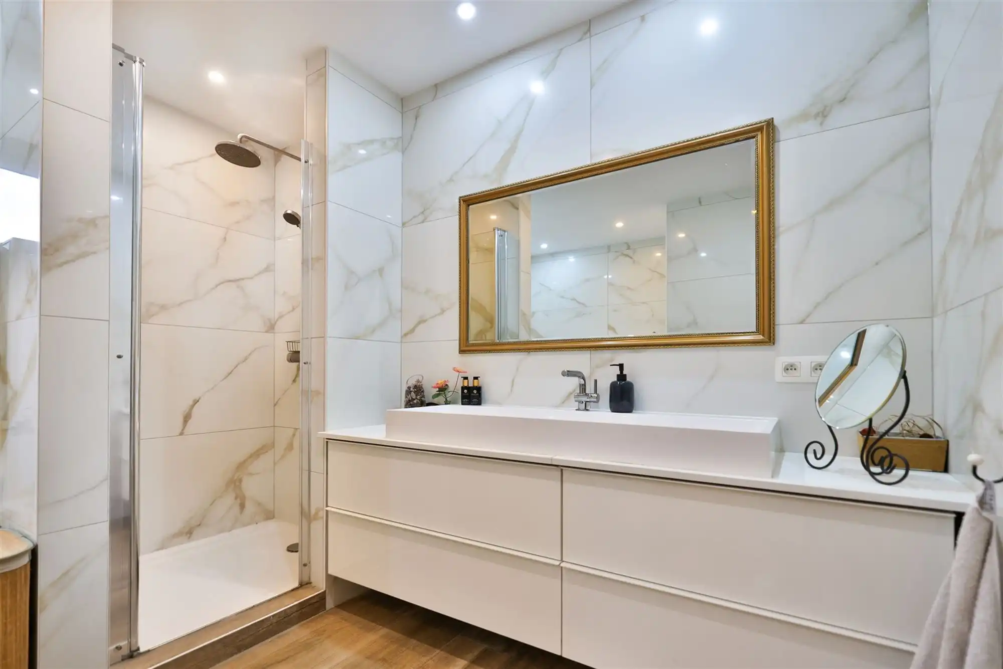 Knappe energiezuinige gelijkvloerse villa  foto 11