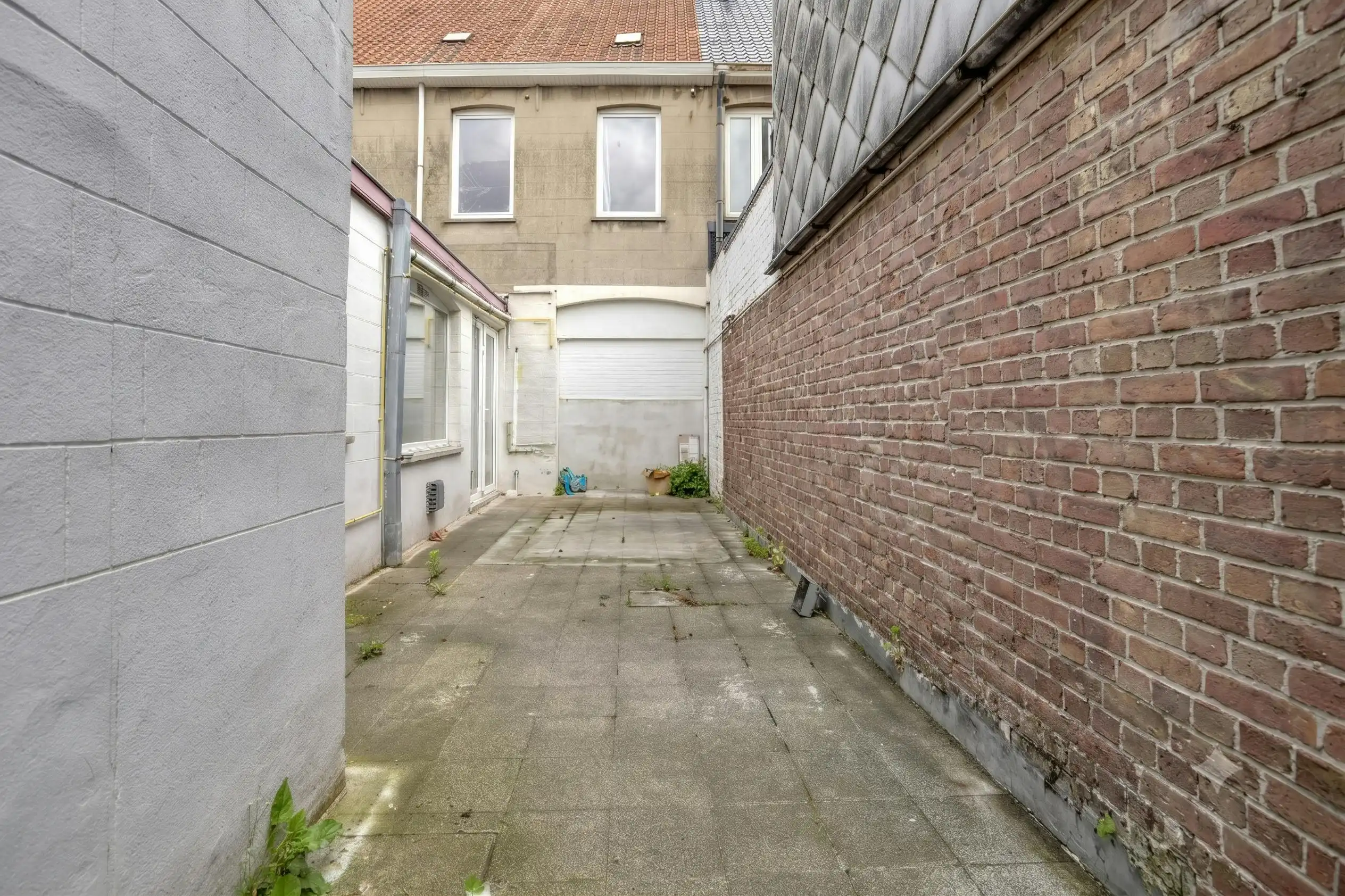 Een ruim huis vol potentieel te koop in Izegem foto 13