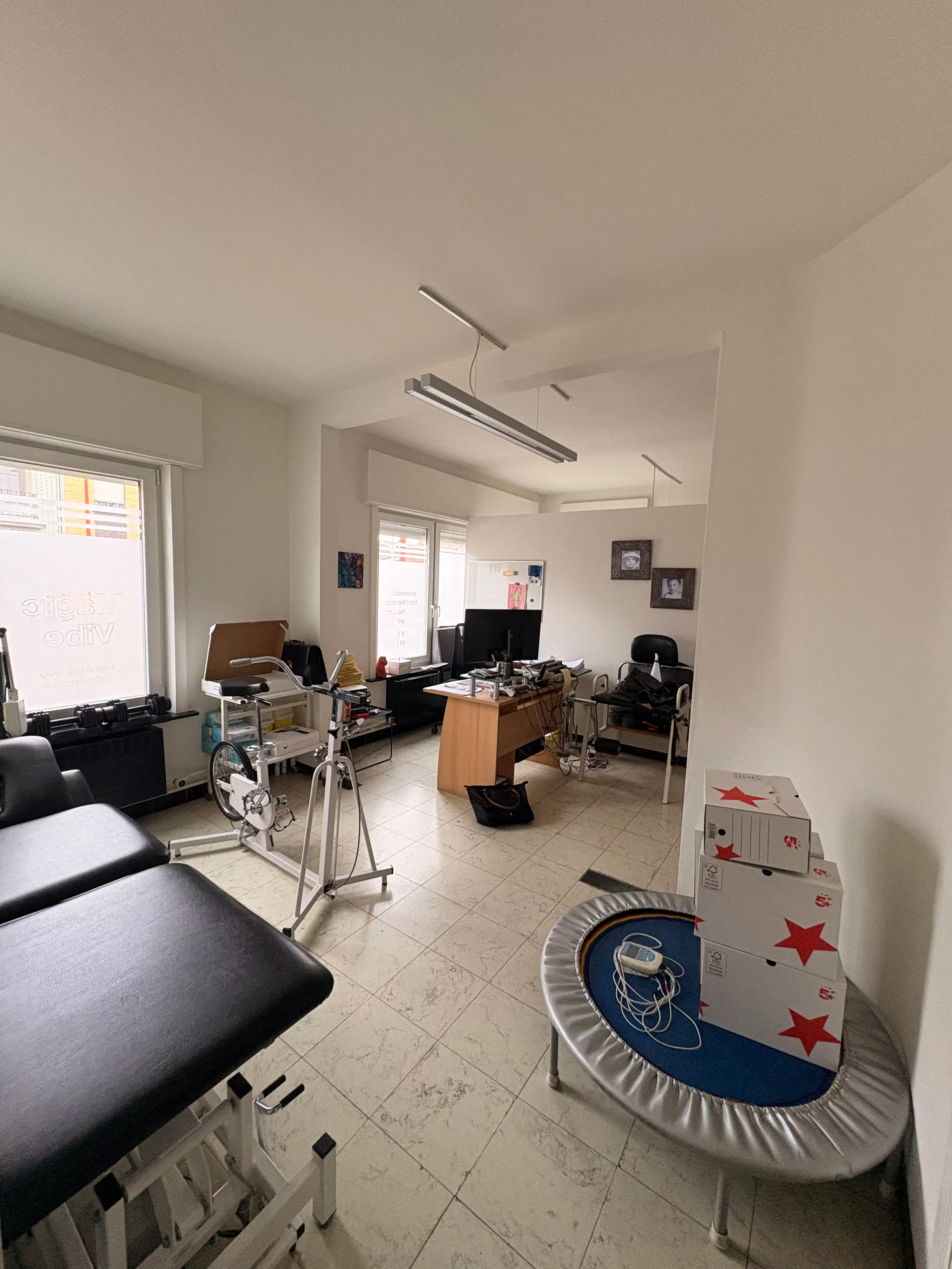 Gelijkvloerse praktijkruimte met potentieel tot éénslaapkamerappartement en privé autostaanplaats foto 14