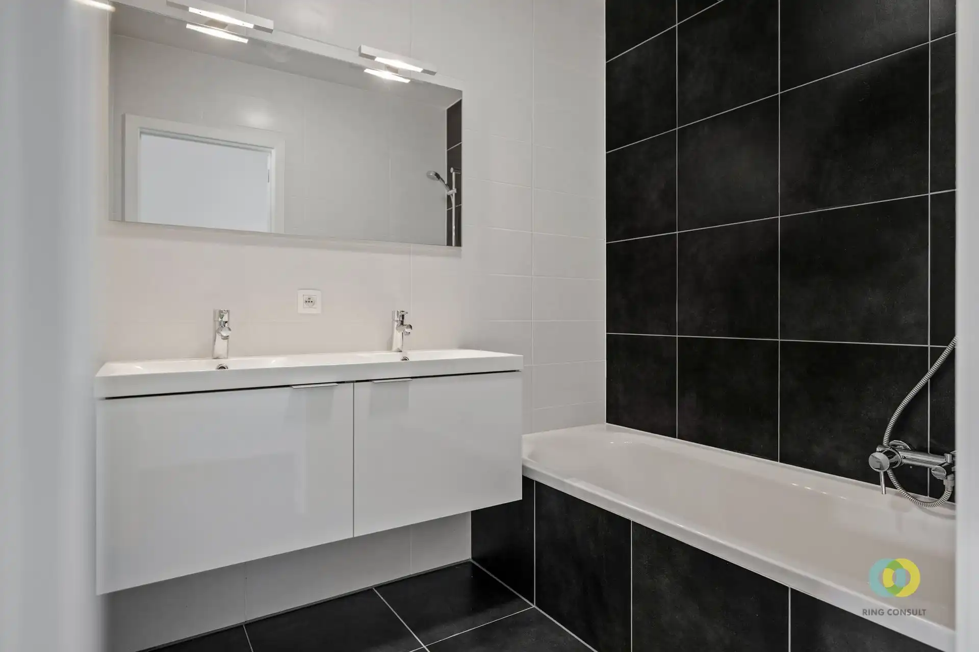 Recent appartement met groot terras foto 9