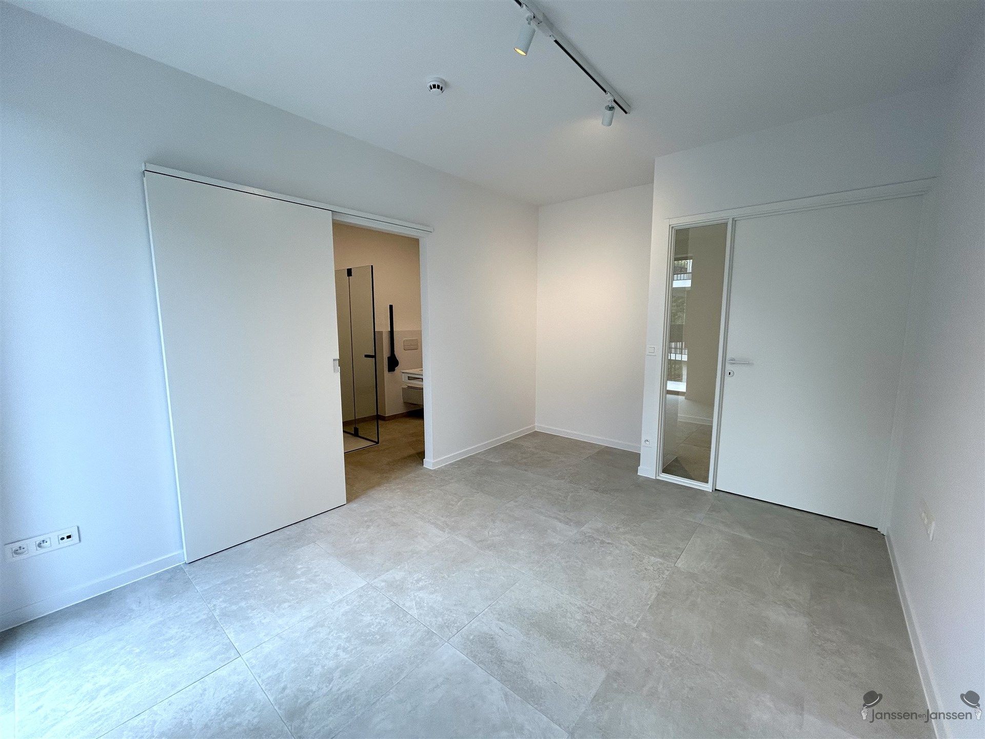 Service flat met 1 slaapkamer foto 11