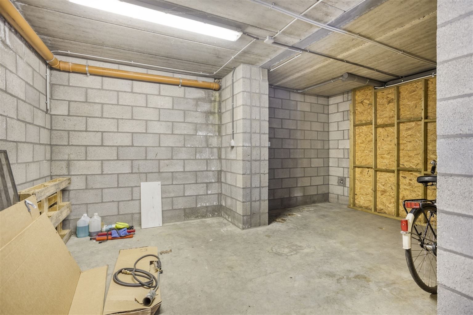 Ruim appartement met gezellig terras en staanplaats, op een toplocatie vlak bij het centrum van Maaseik en op wandelafstand van scholen en voorzieningen. foto 20