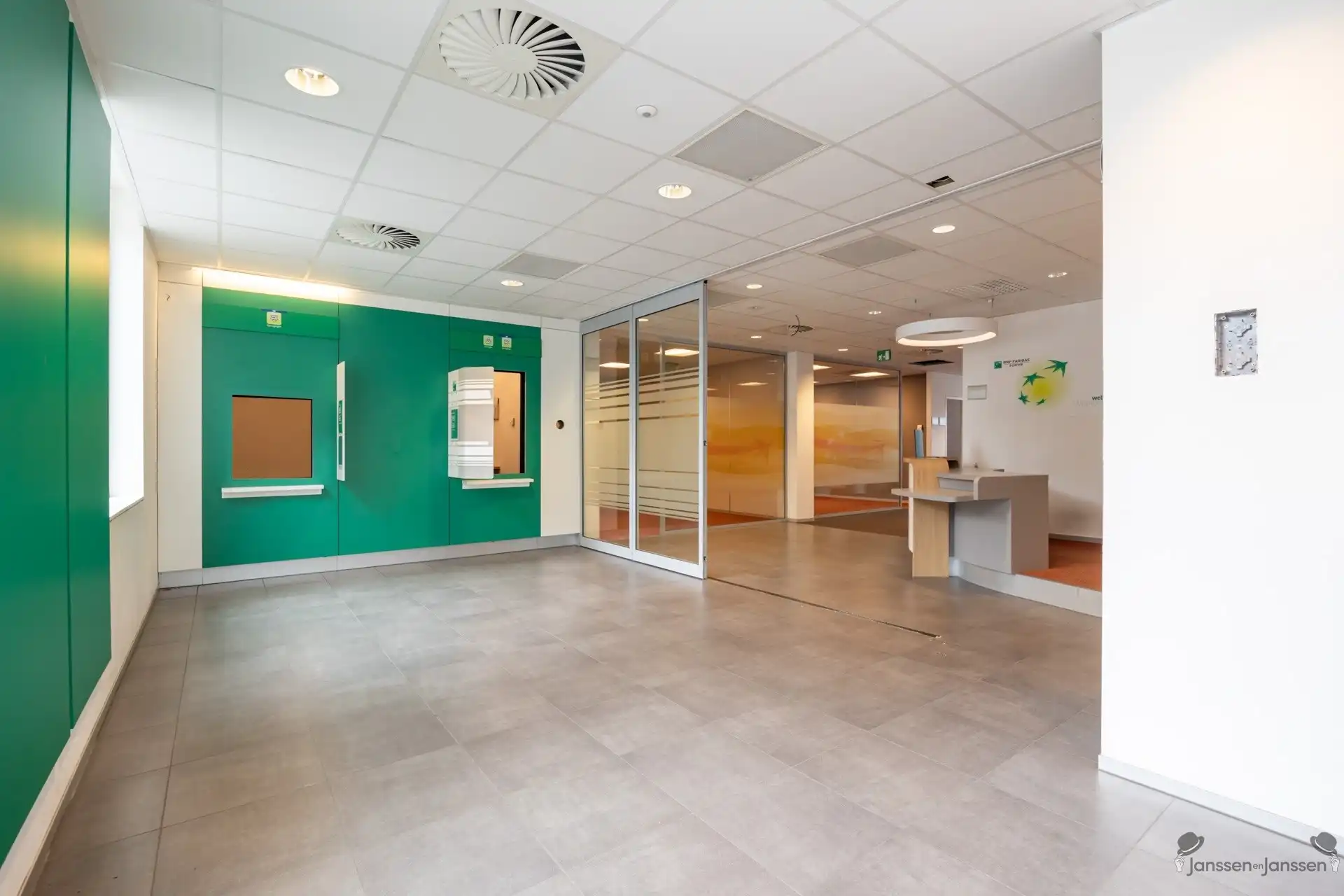 Commercieel gebouw met parkeergelegenheid! foto 7