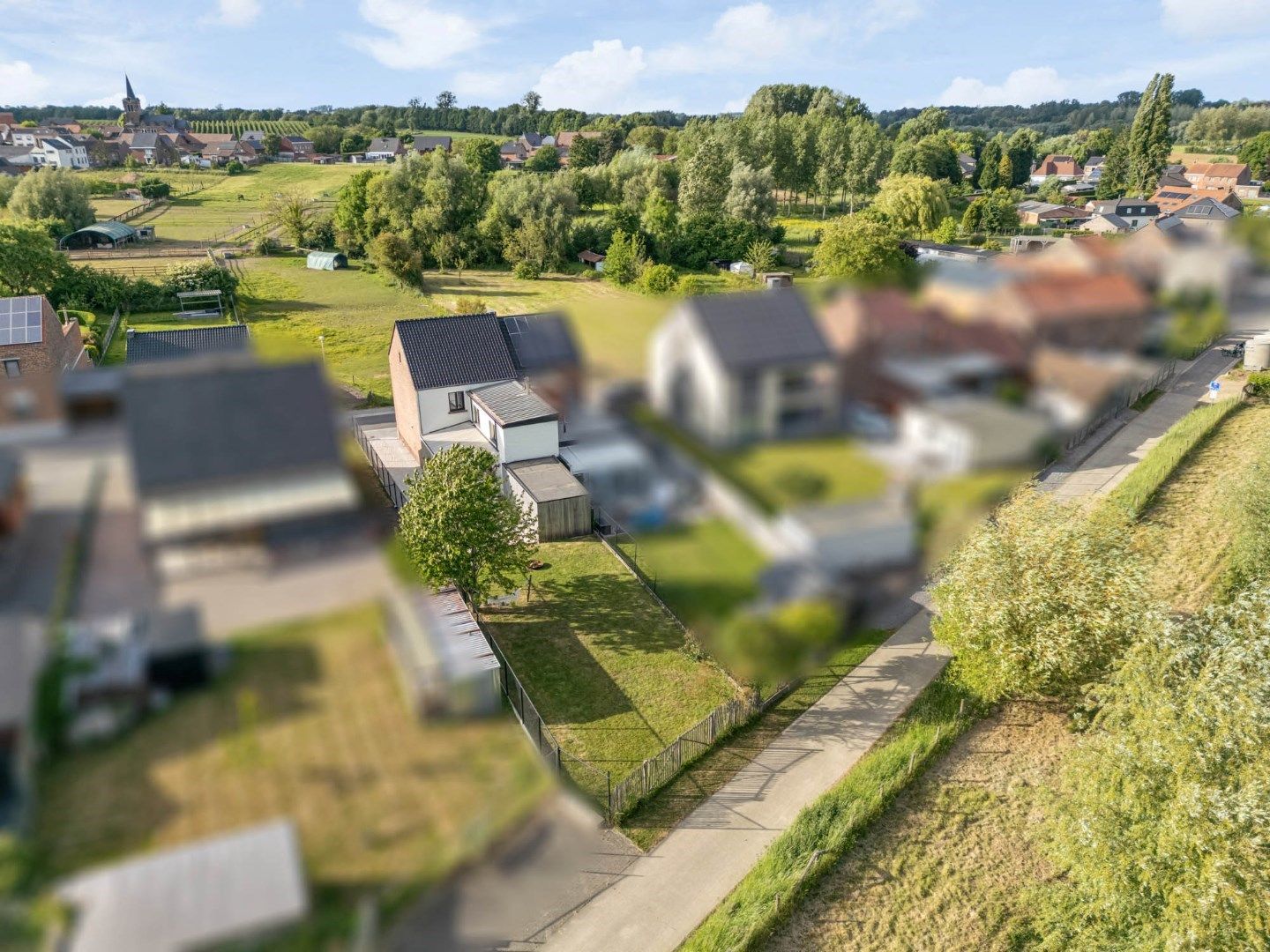 Knap en zeer grondig gerenoveerde halfvrijstaande woning met 4 slaapkamers en tuin in het mooie landelijke Jesseren foto 30