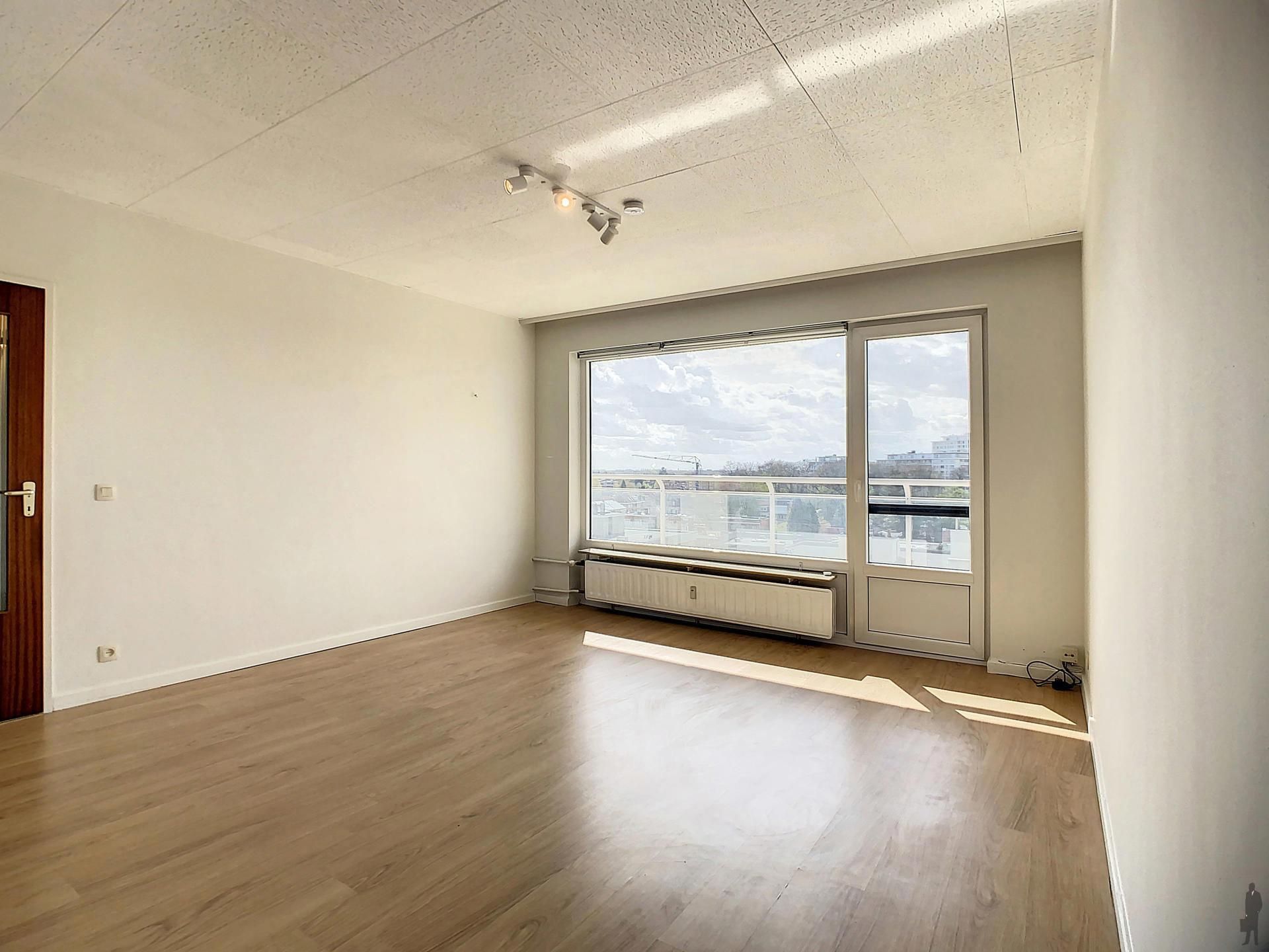 Gezellig appartement met 2 slaapkamers en mooi terras te Berchem! foto 6