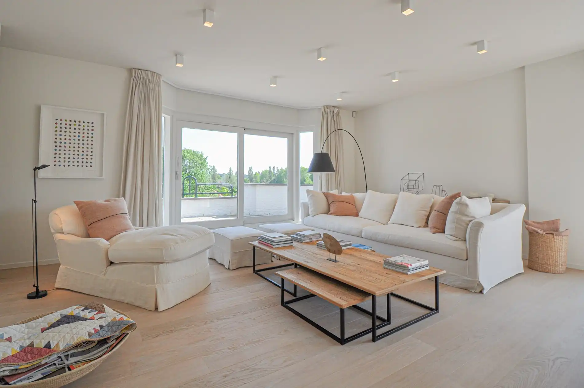 Subliem hoekappartement met ruime terrassen gelegen in het prestigieuze domein Tennis Garden. foto 2