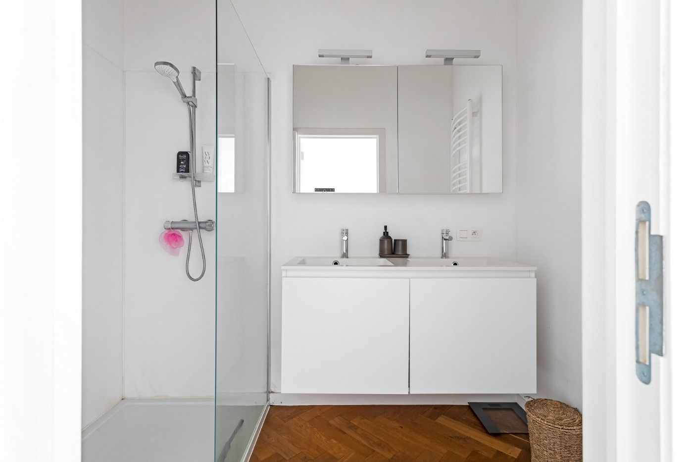 Goed gelegen, mooi gerenoveerd appartement op 1ste verd. met 2 slpk. en balkon foto 12