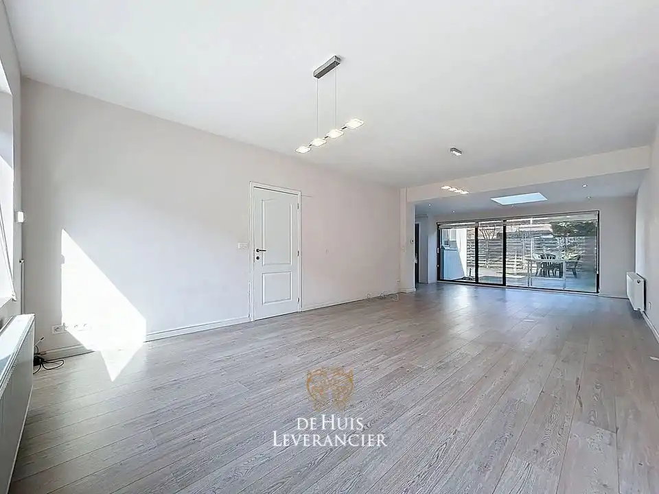 Ruimtelijke rijwoning met tuin en garage in de Altenawijk foto 9