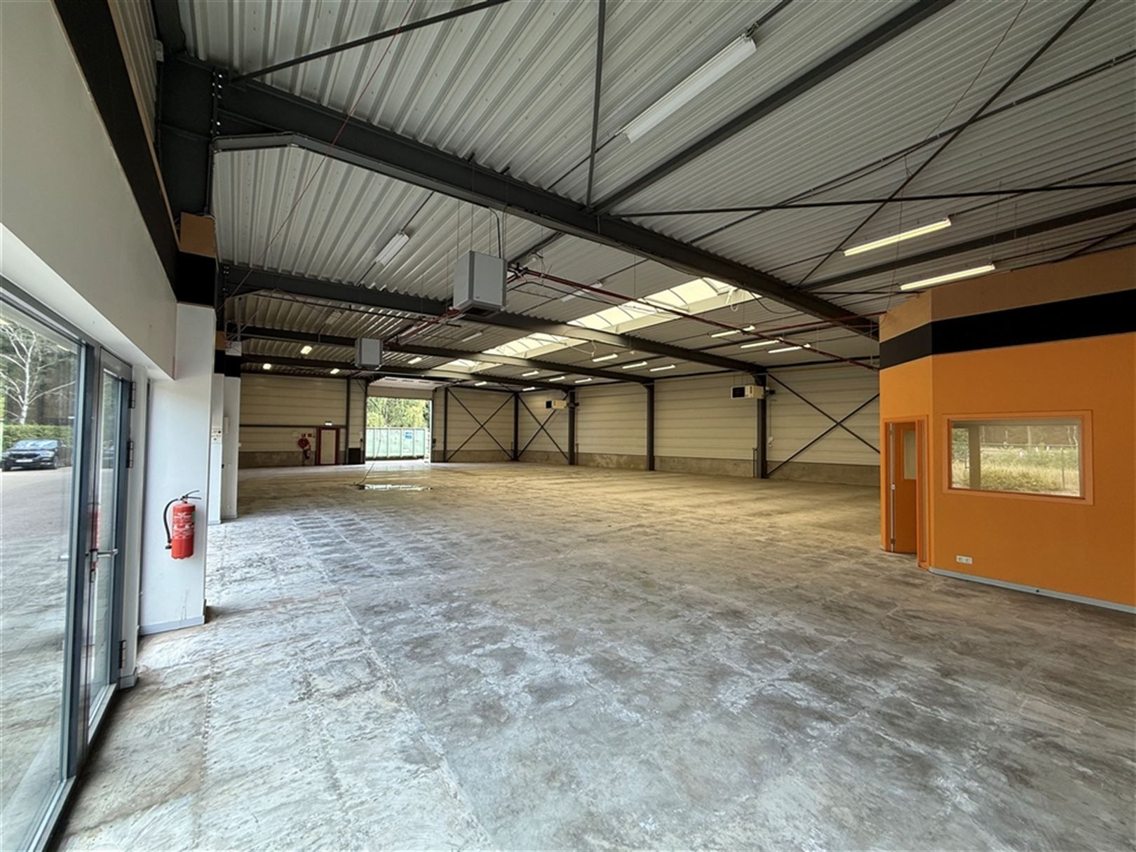 Showroom/Magazijn te Lommel foto 4