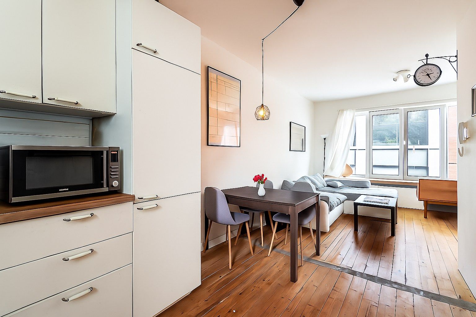 Instapklare woning 2 slpkrs met garage in Brederodewijk foto {{pictureIndex}}