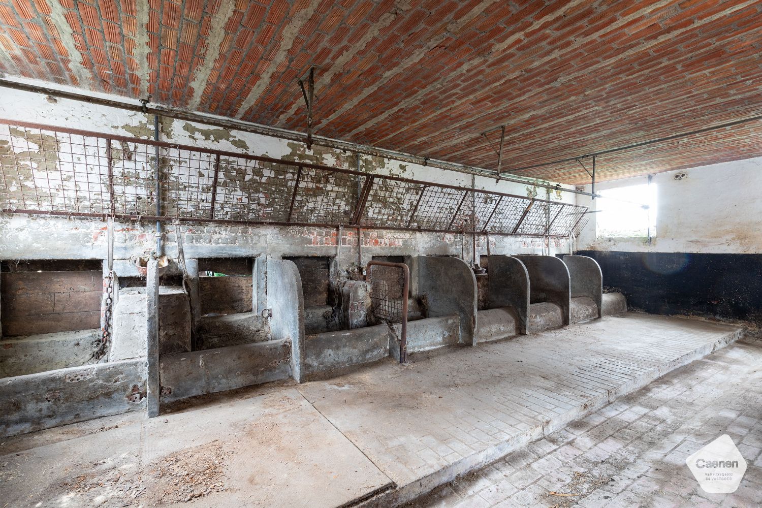 Te Renoveren Authentieke Hoeve met bijgebouwen in oase van groen en prachtige vergezichten foto 16